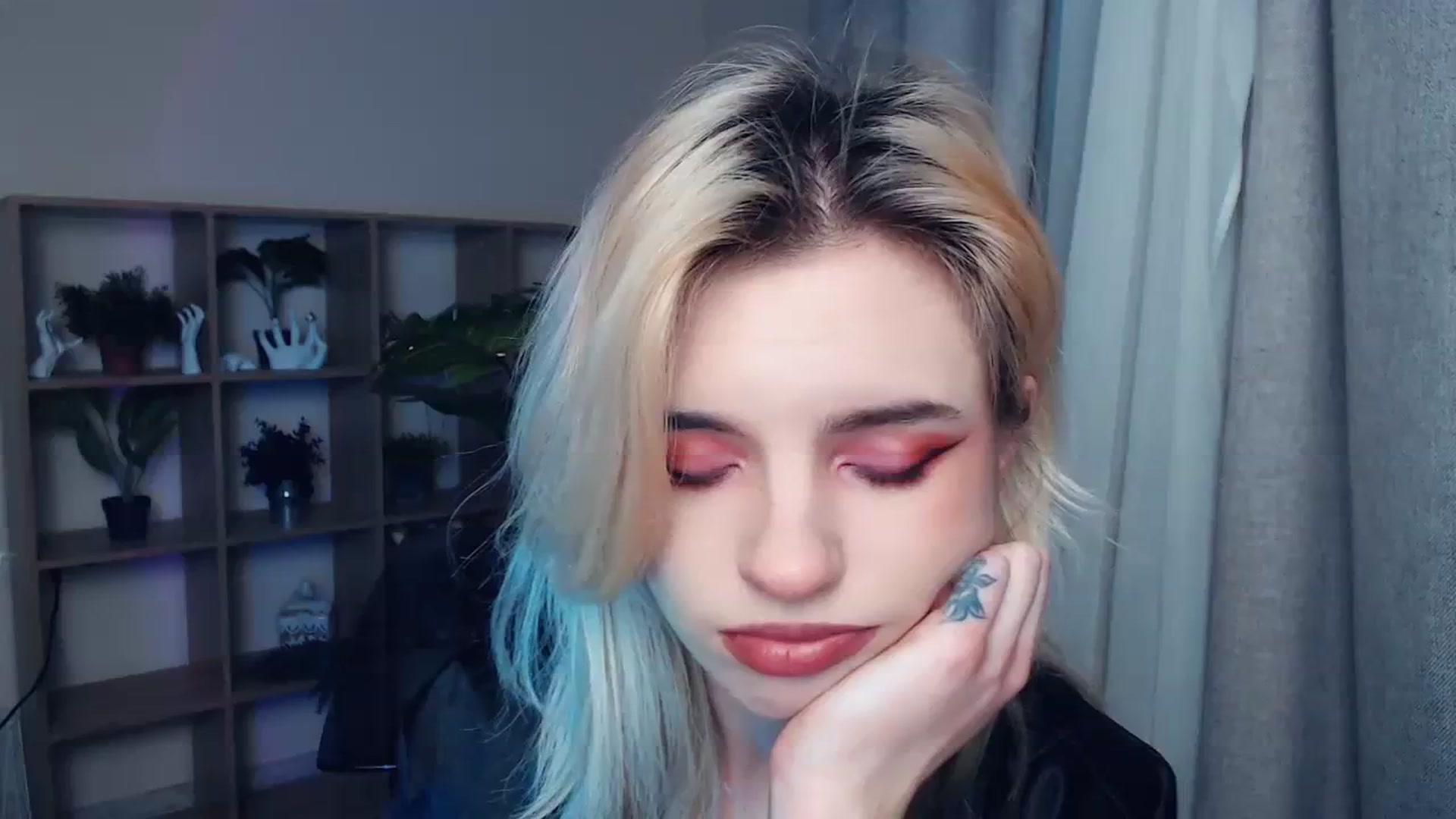 Gallery image thumbnail from Erineys's myfreecams stream on, 11/16/2023, 15:33 image 1 of 20