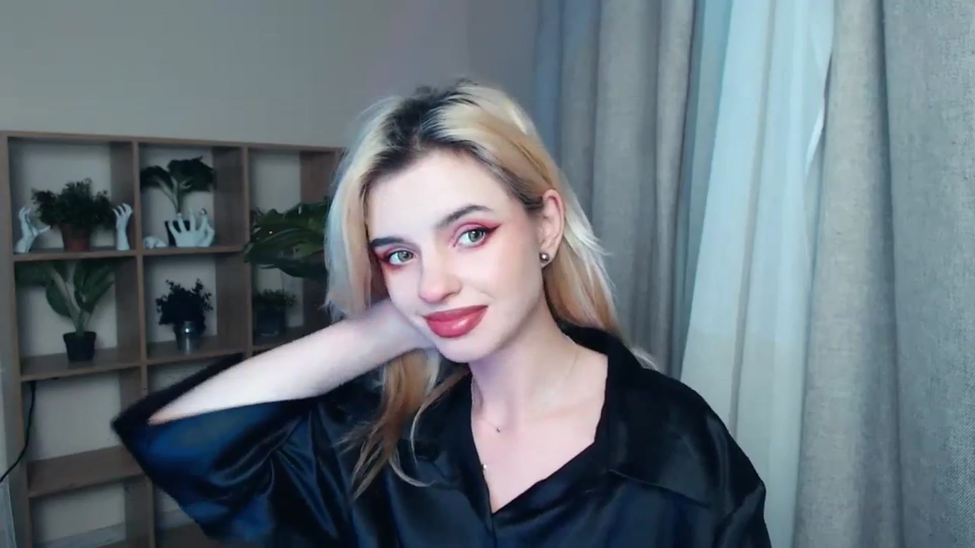Gallery image thumbnail from Erineys's myfreecams stream on, 11/16/2023, 15:33 image 10 of 20