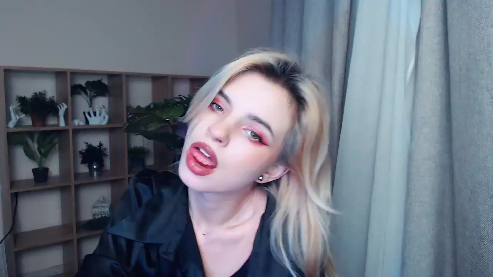 Gallery image thumbnail from Erineys's myfreecams stream on, 11/16/2023, 15:33 image 11 of 20