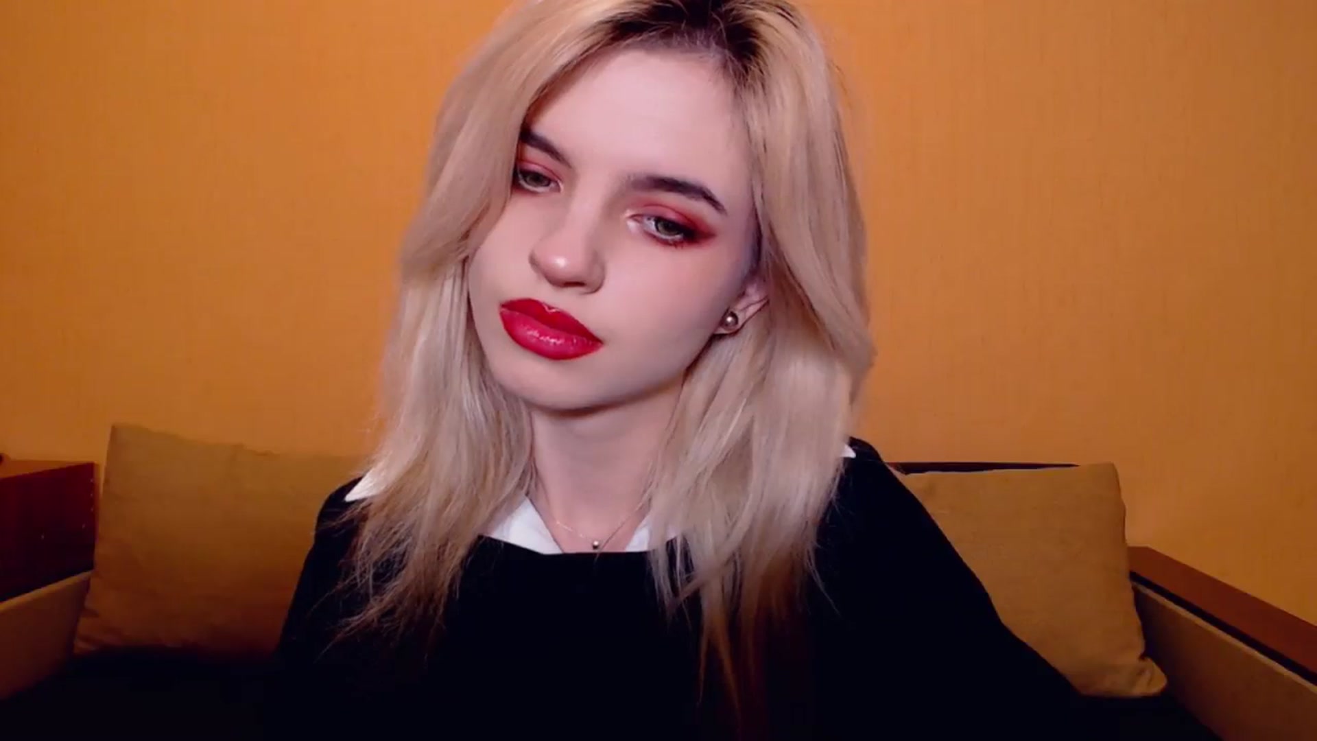 Gallery image thumbnail from Erineys's myfreecams stream on, 11/17/2023, 16:34 image 16 of 20
