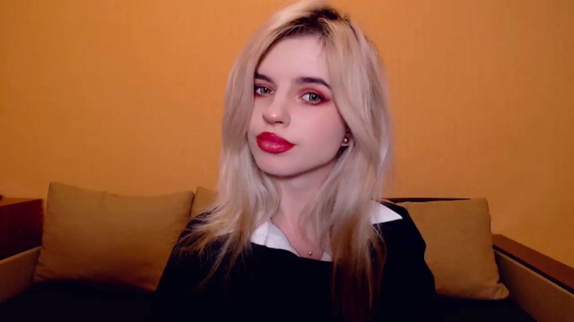 Gallery image thumbnail from Erineys's myfreecams stream on, 11/17/2023, 18:15 image 15 of 20
