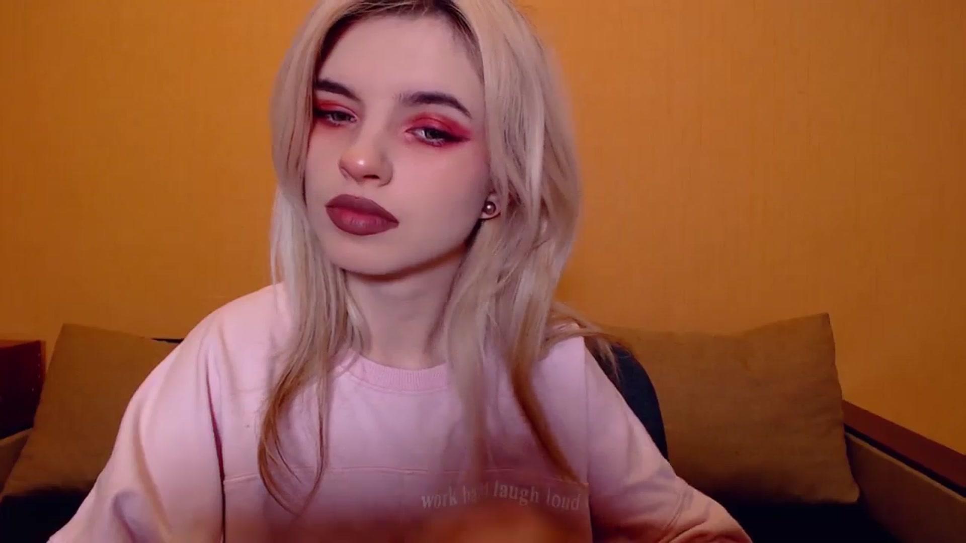 Gallery image thumbnail from Erineys's myfreecams stream on, 11/19/2023, 15:44 image 10 of 20