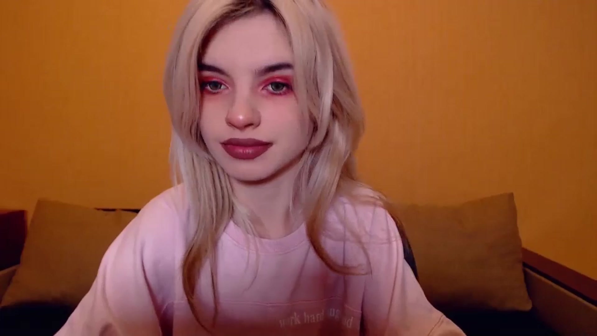 Gallery image thumbnail from Erineys's myfreecams stream on, 11/19/2023, 15:44 image 17 of 20