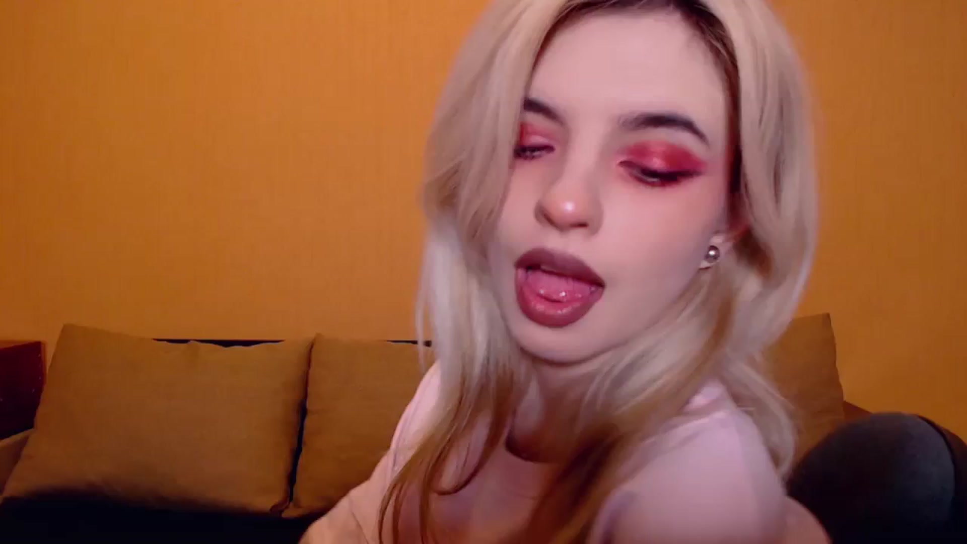 Gallery image thumbnail from Erineys's myfreecams stream on, 11/19/2023, 15:44 image 1 of 20