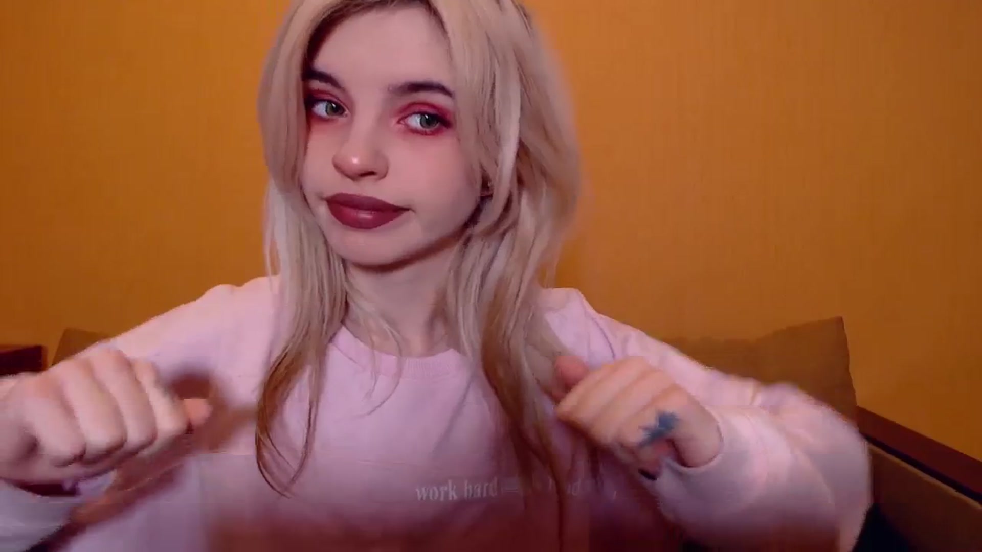 Gallery image thumbnail from Erineys's myfreecams stream on, 11/19/2023, 15:44 image 16 of 20