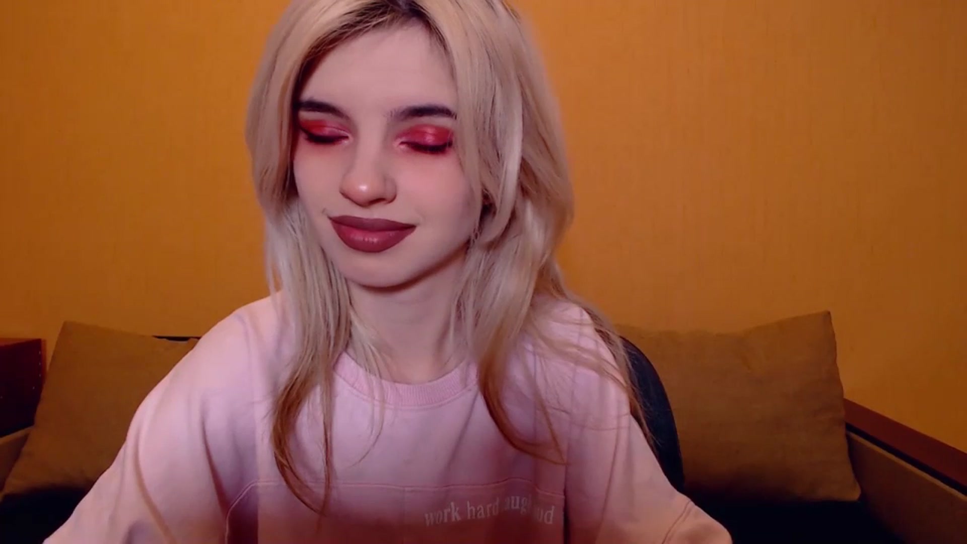 Gallery image thumbnail from Erineys's myfreecams stream on, 11/19/2023, 15:44 image 18 of 20