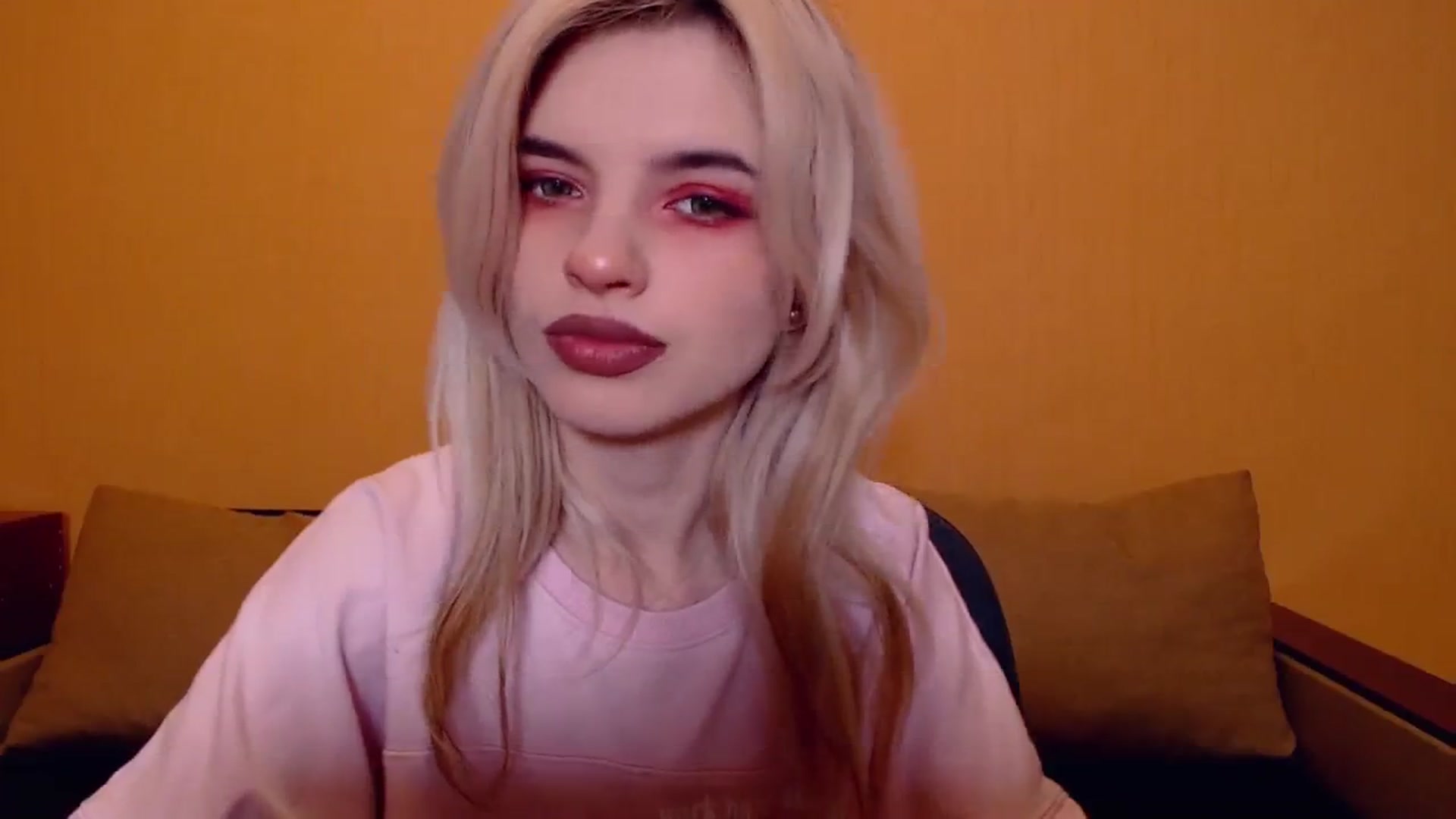 Gallery image thumbnail from Erineys's myfreecams stream on, 11/19/2023, 15:44 image 15 of 20
