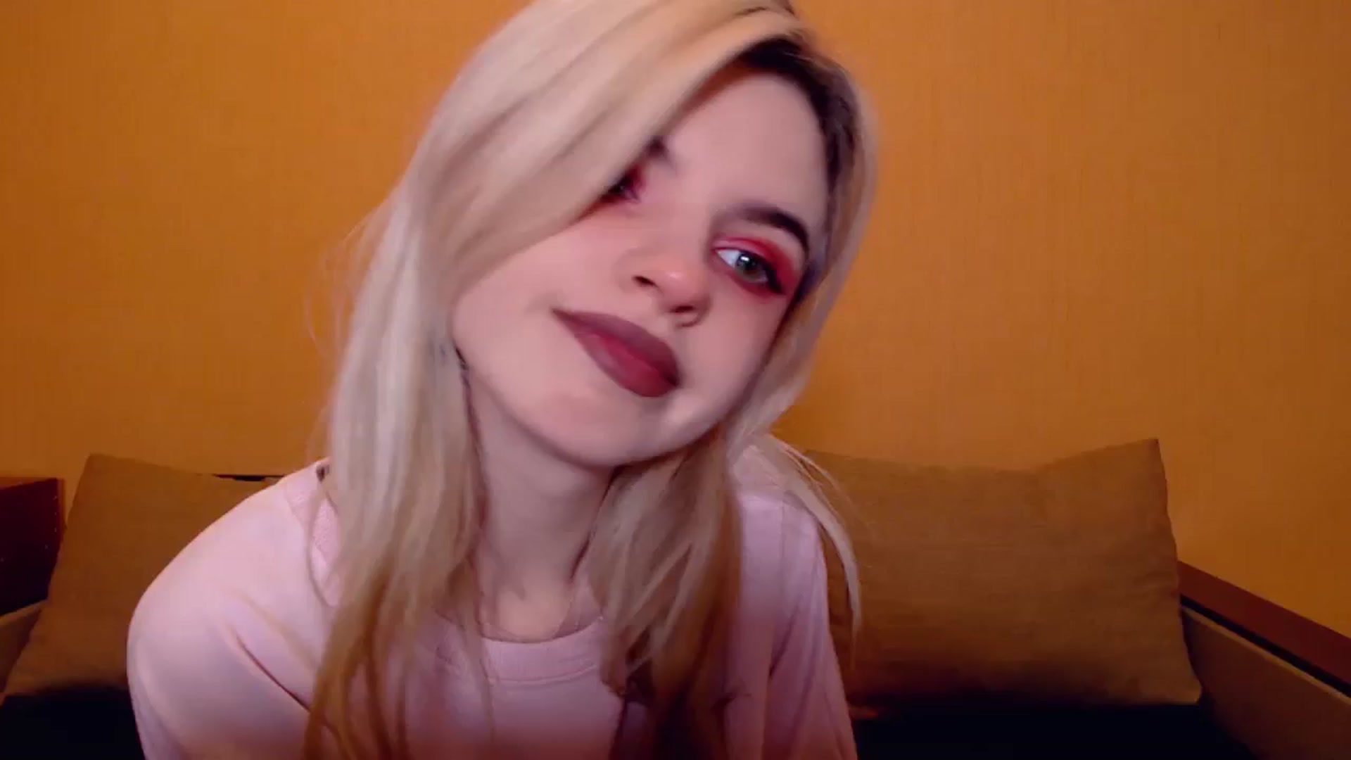Gallery image thumbnail from Erineys's myfreecams stream on, 11/19/2023, 15:59 image 10 of 20