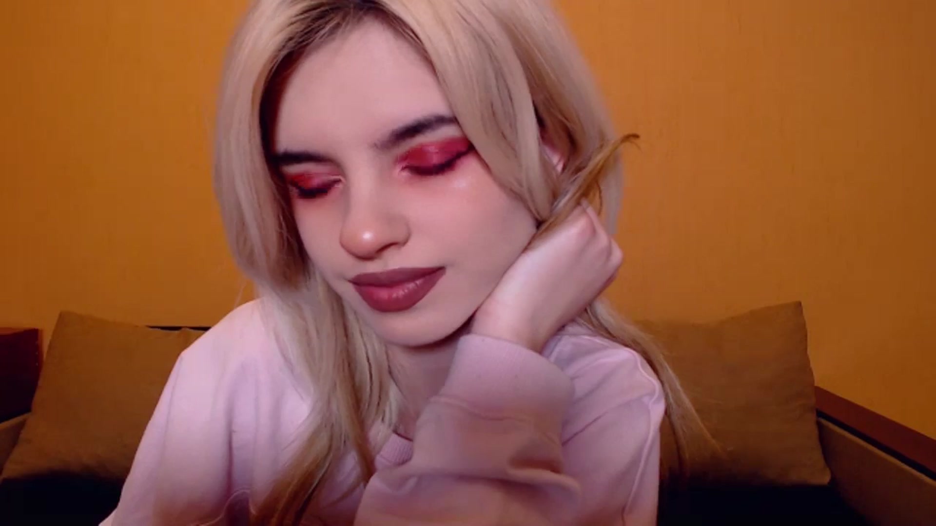 Gallery image thumbnail from Erineys's myfreecams stream on, 11/19/2023, 15:59 image 6 of 20