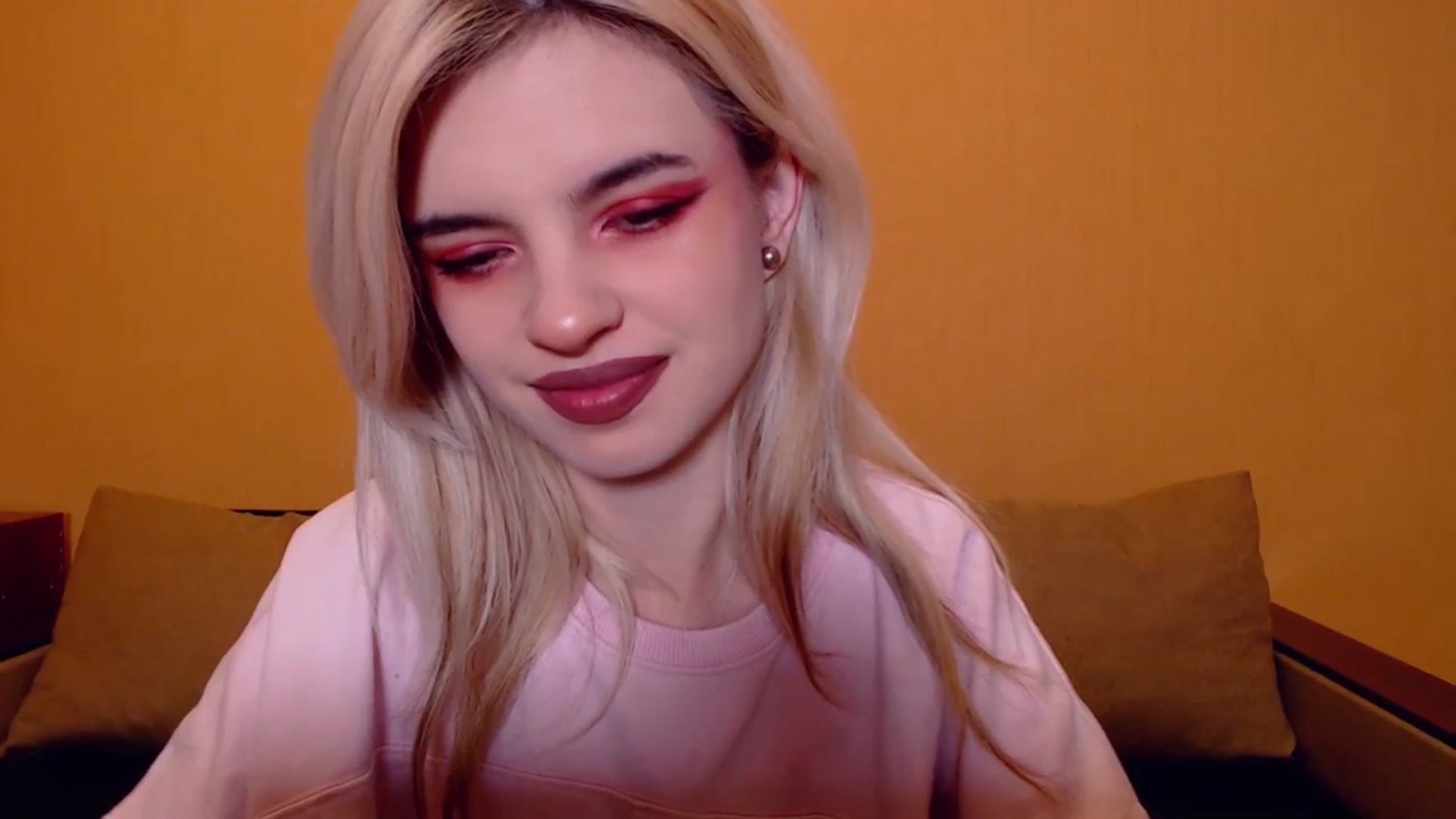 Gallery image thumbnail from Erineys's myfreecams stream on, 11/19/2023, 15:59 image 9 of 20