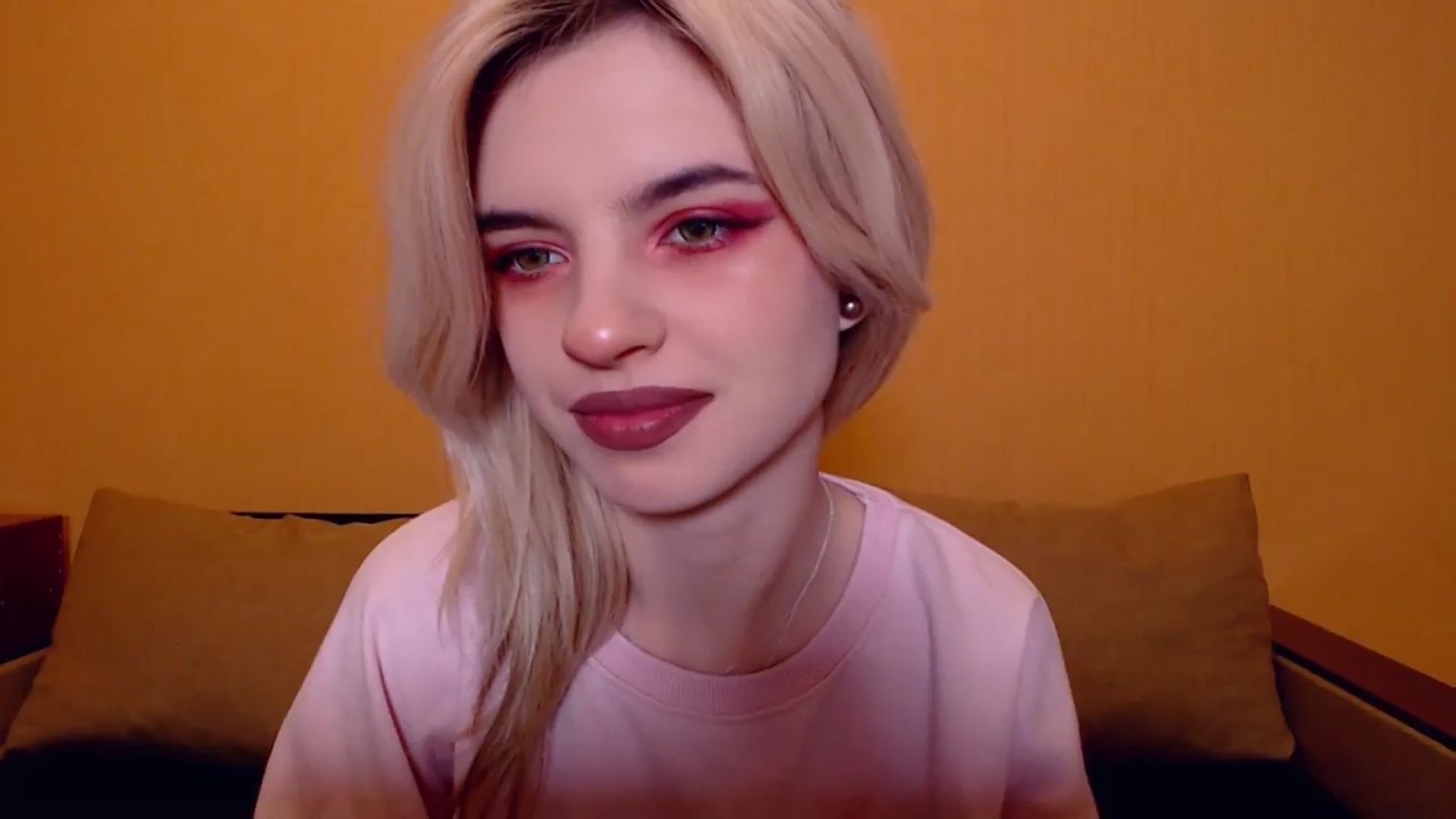 Gallery image thumbnail from Erineys's myfreecams stream on, 11/19/2023, 15:59 image 17 of 20