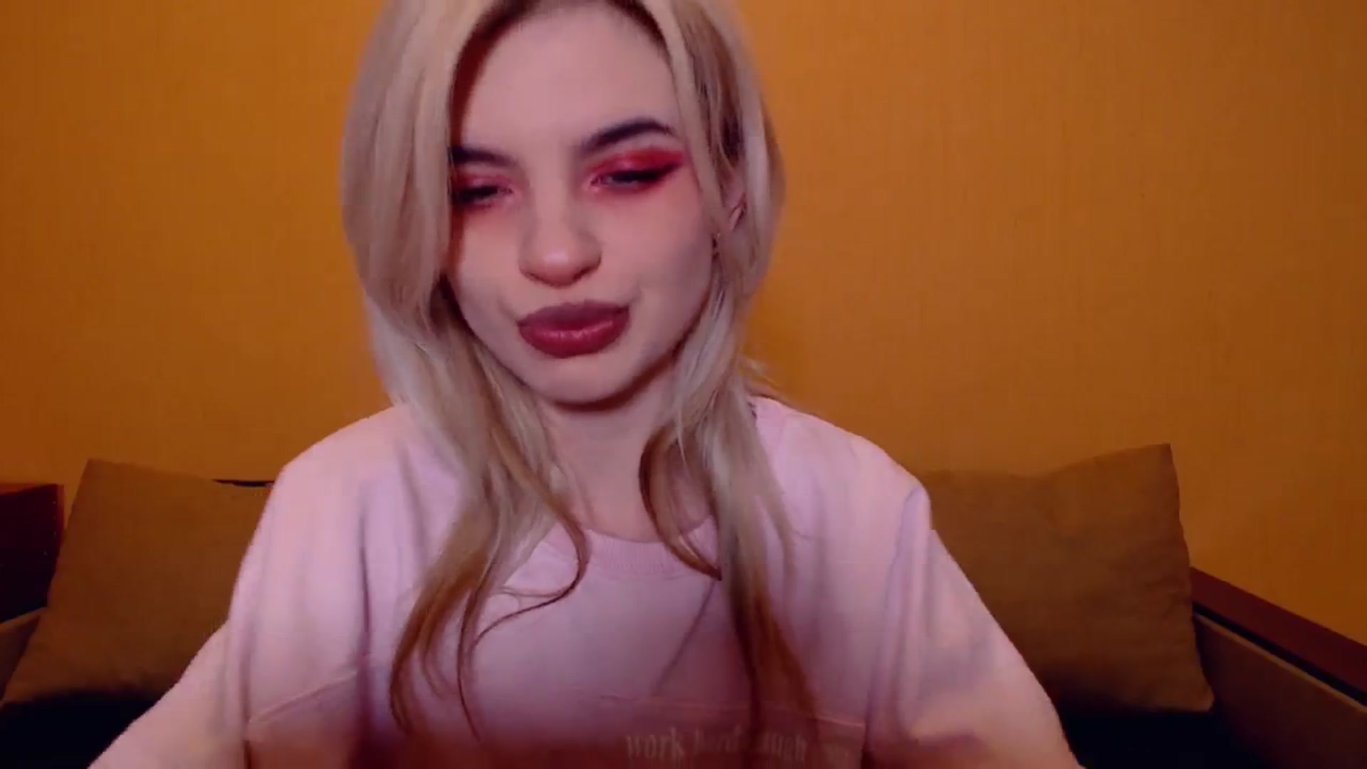 Gallery image thumbnail from Erineys's myfreecams stream on, 11/19/2023, 15:59 image 5 of 20