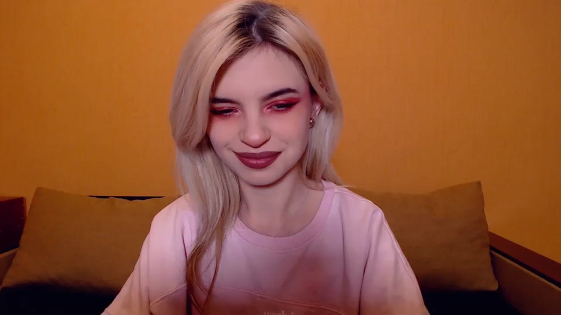 Gallery image thumbnail from Erineys's myfreecams stream on, 11/19/2023, 15:59 image 4 of 20