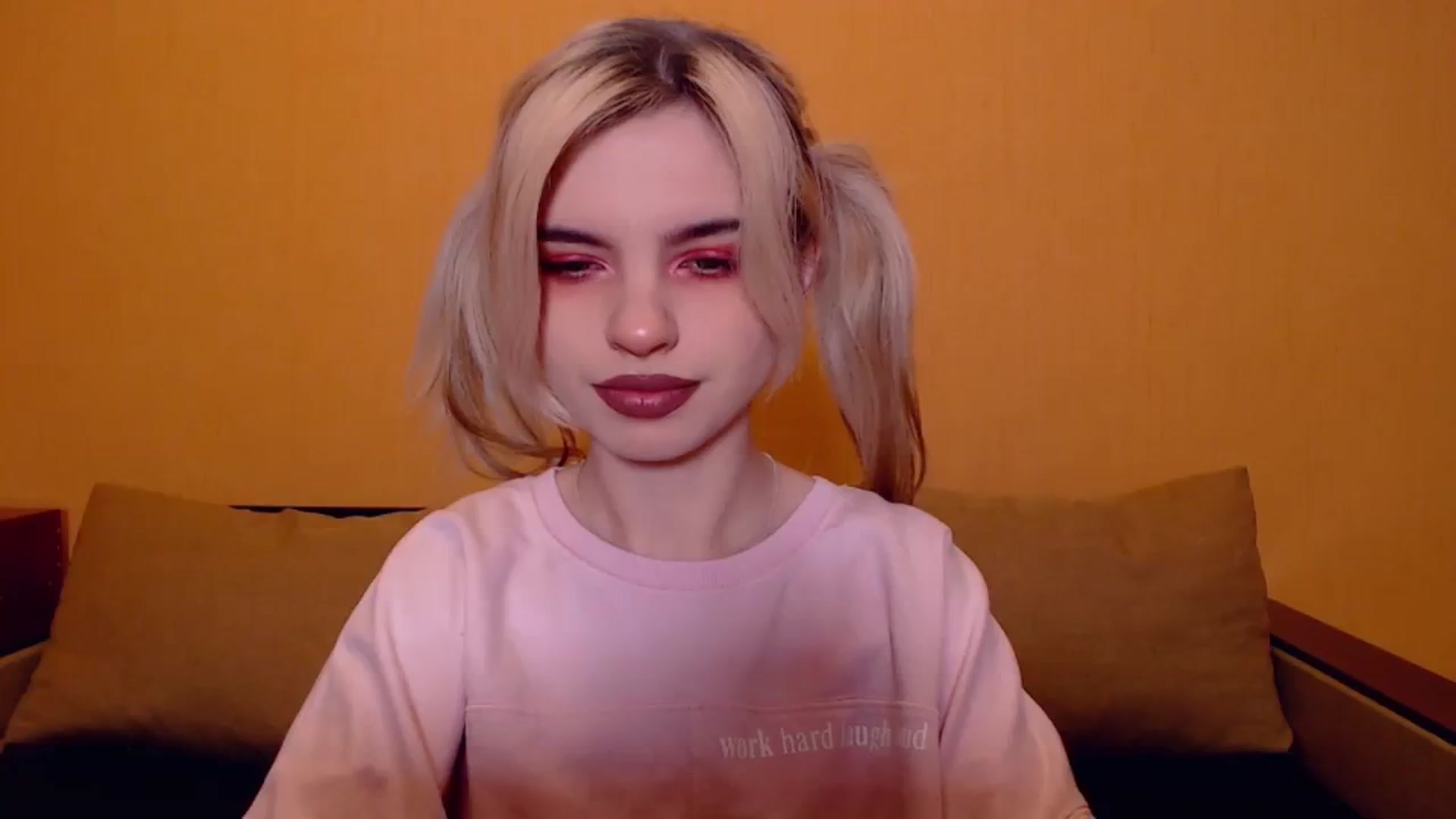 Gallery image thumbnail from Erineys's myfreecams stream on, 11/19/2023, 16:36 image 3 of 20