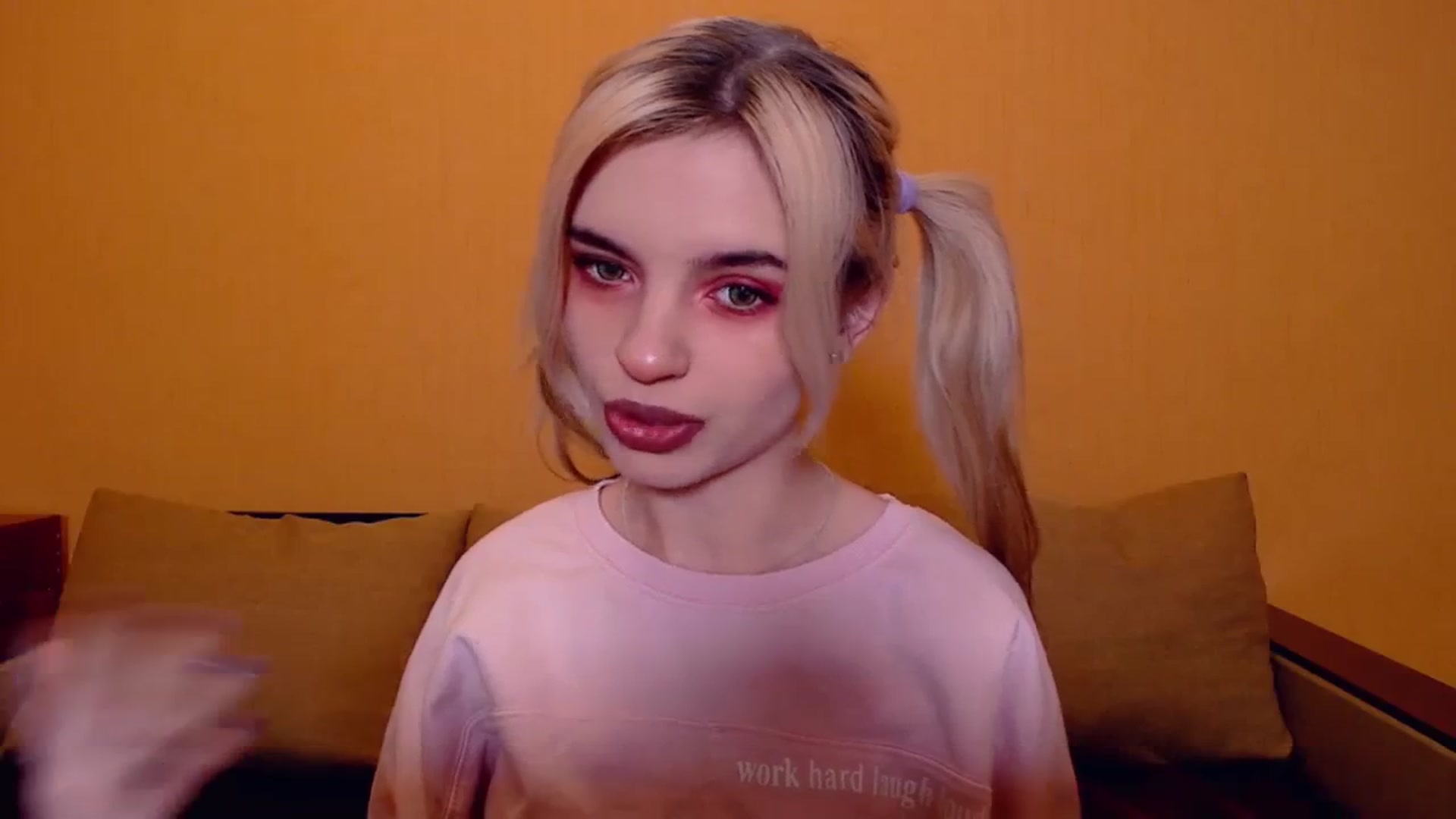 Gallery image thumbnail from Erineys's myfreecams stream on, 11/19/2023, 16:36 image 4 of 20