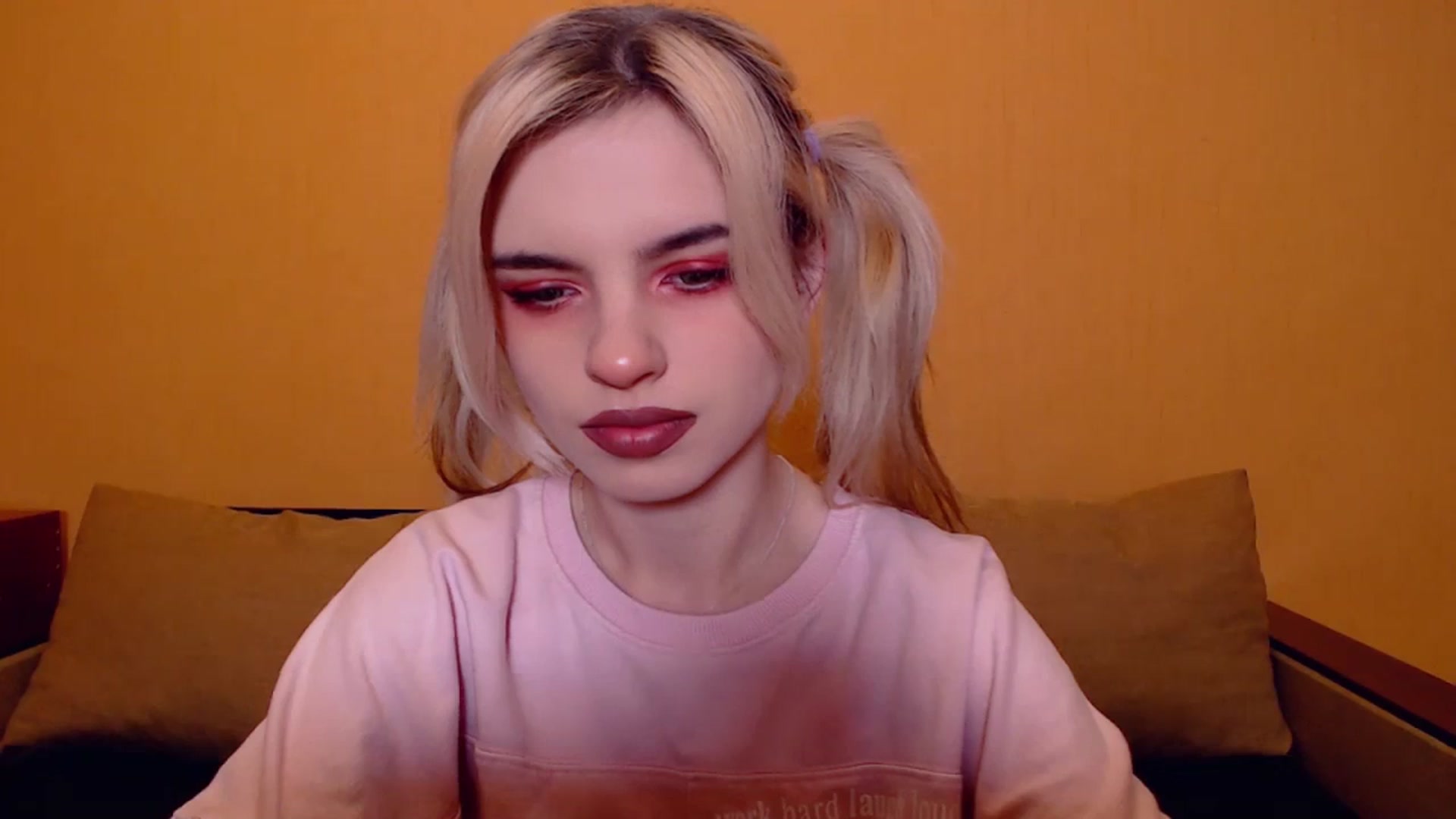 Gallery image thumbnail from Erineys's myfreecams stream on, 11/19/2023, 16:36 image 14 of 20