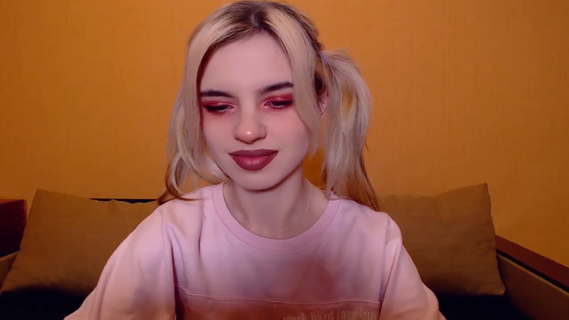 Gallery image thumbnail from Erineys's myfreecams stream on, 11/19/2023, 16:36 image 12 of 20