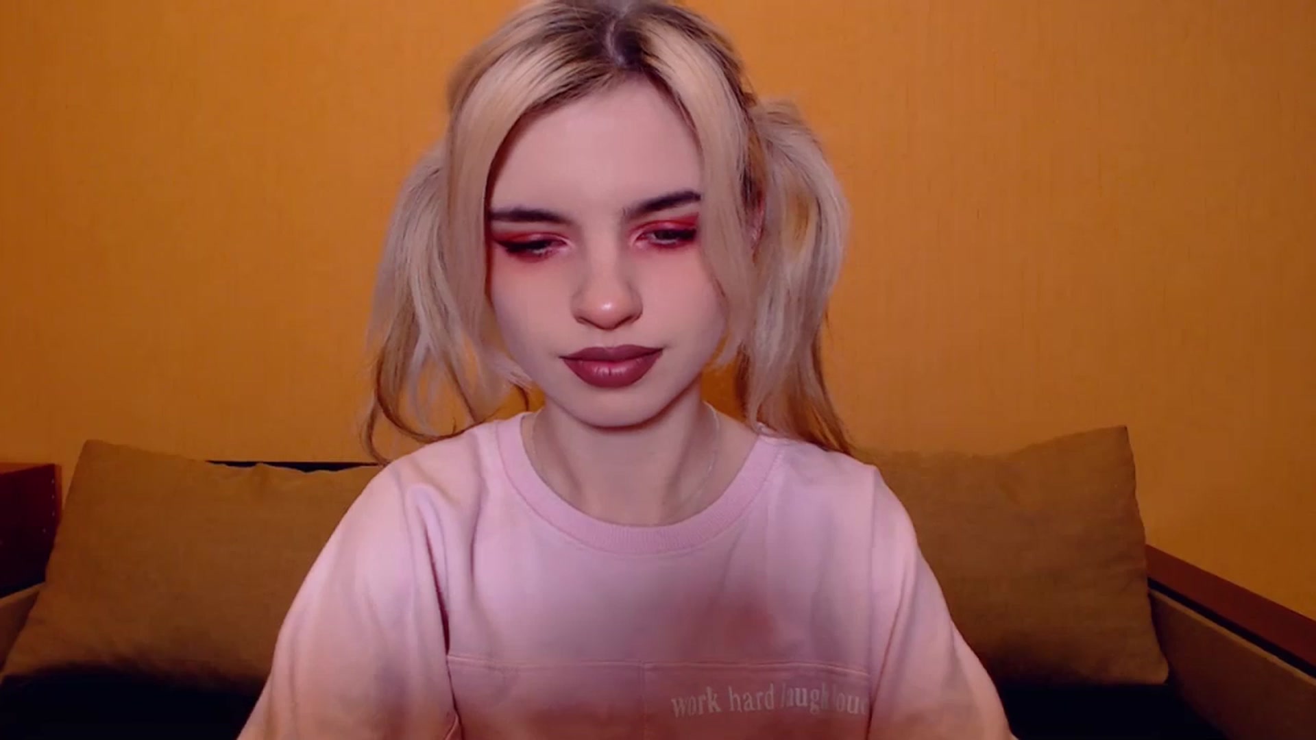 Gallery image thumbnail from Erineys's myfreecams stream on, 11/19/2023, 16:36 image 9 of 20
