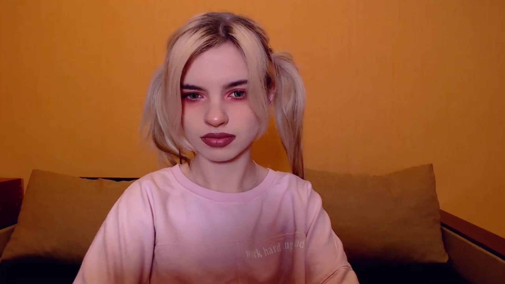 Gallery image thumbnail from Erineys's myfreecams stream on, 11/19/2023, 16:36 image 2 of 20