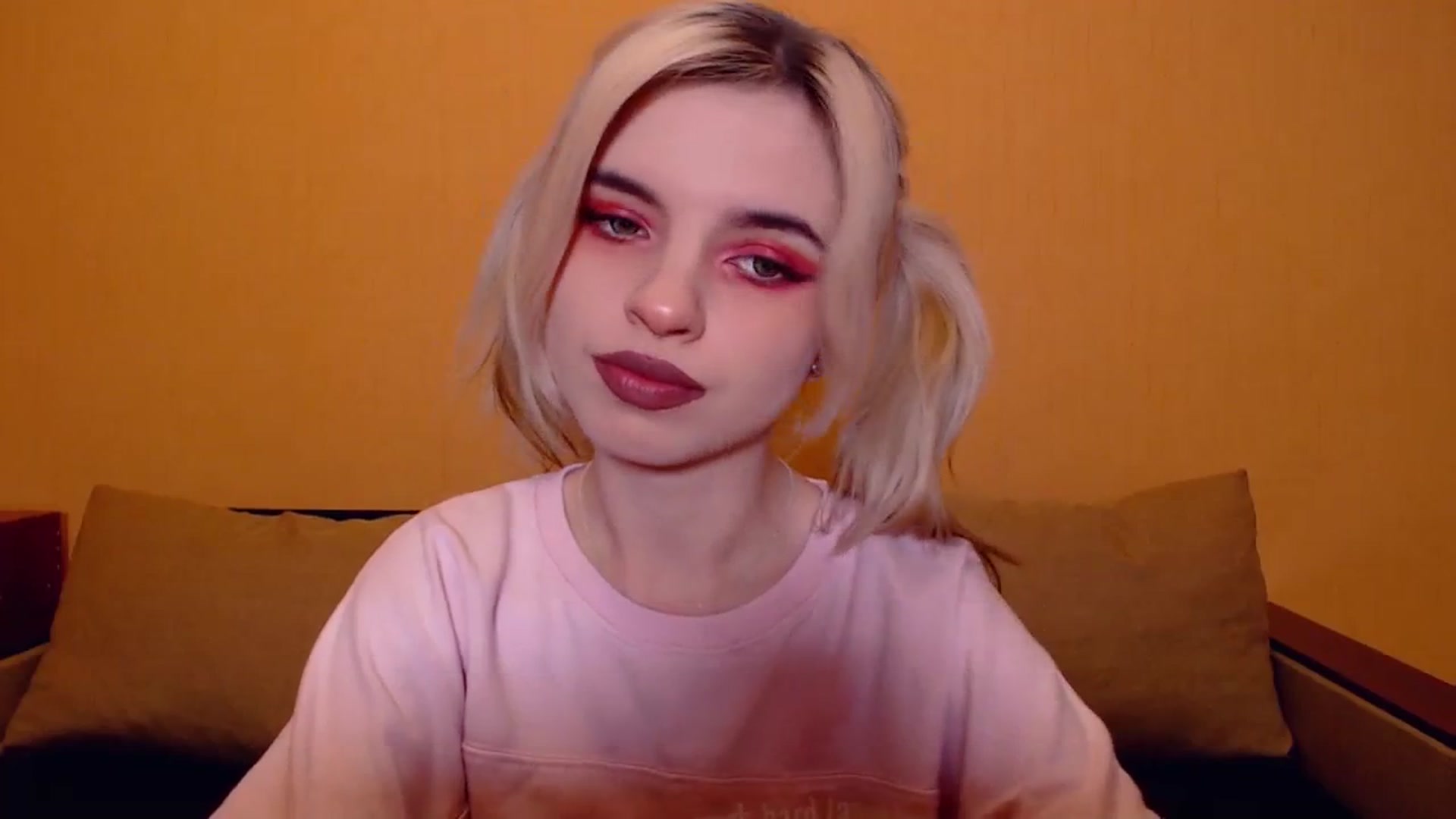 Gallery image thumbnail from Erineys's myfreecams stream on, 11/19/2023, 16:36 image 17 of 20