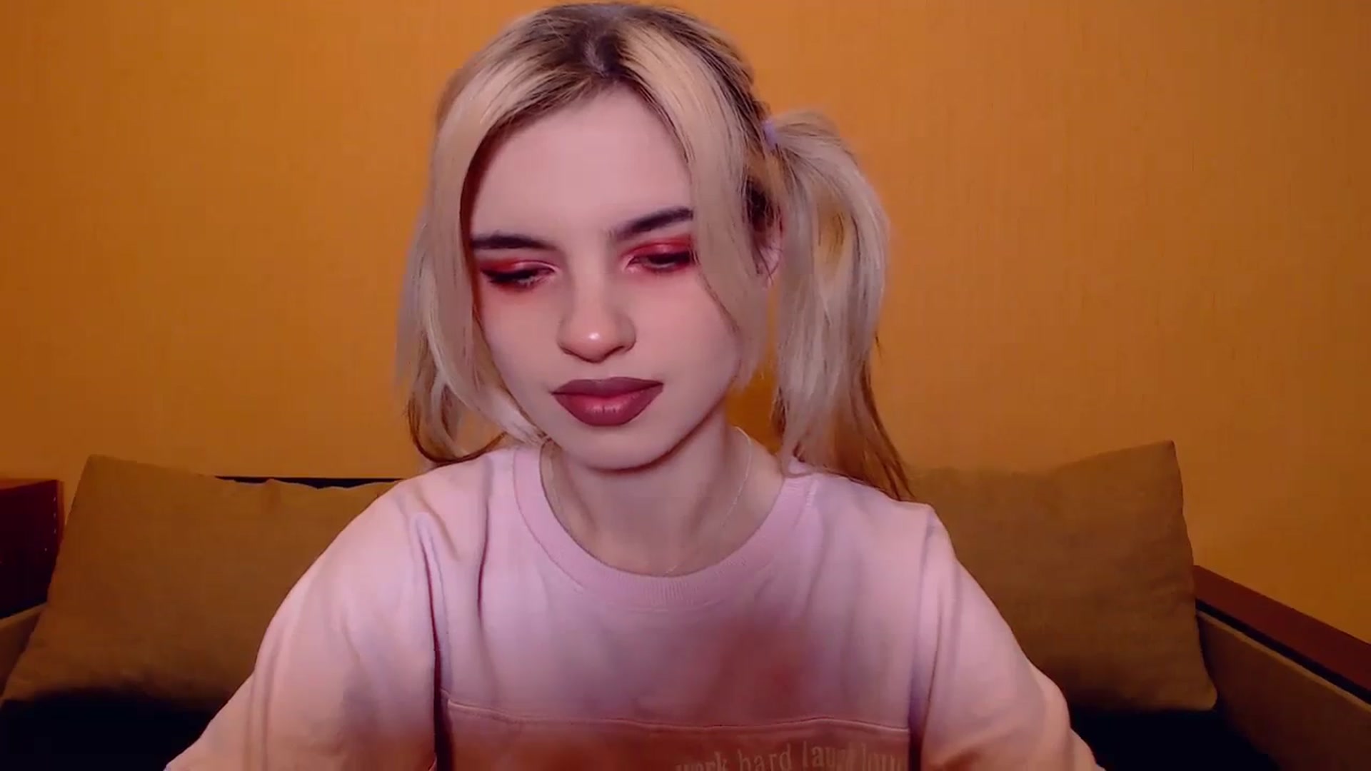 Gallery image thumbnail from Erineys's myfreecams stream on, 11/19/2023, 16:36 image 15 of 20