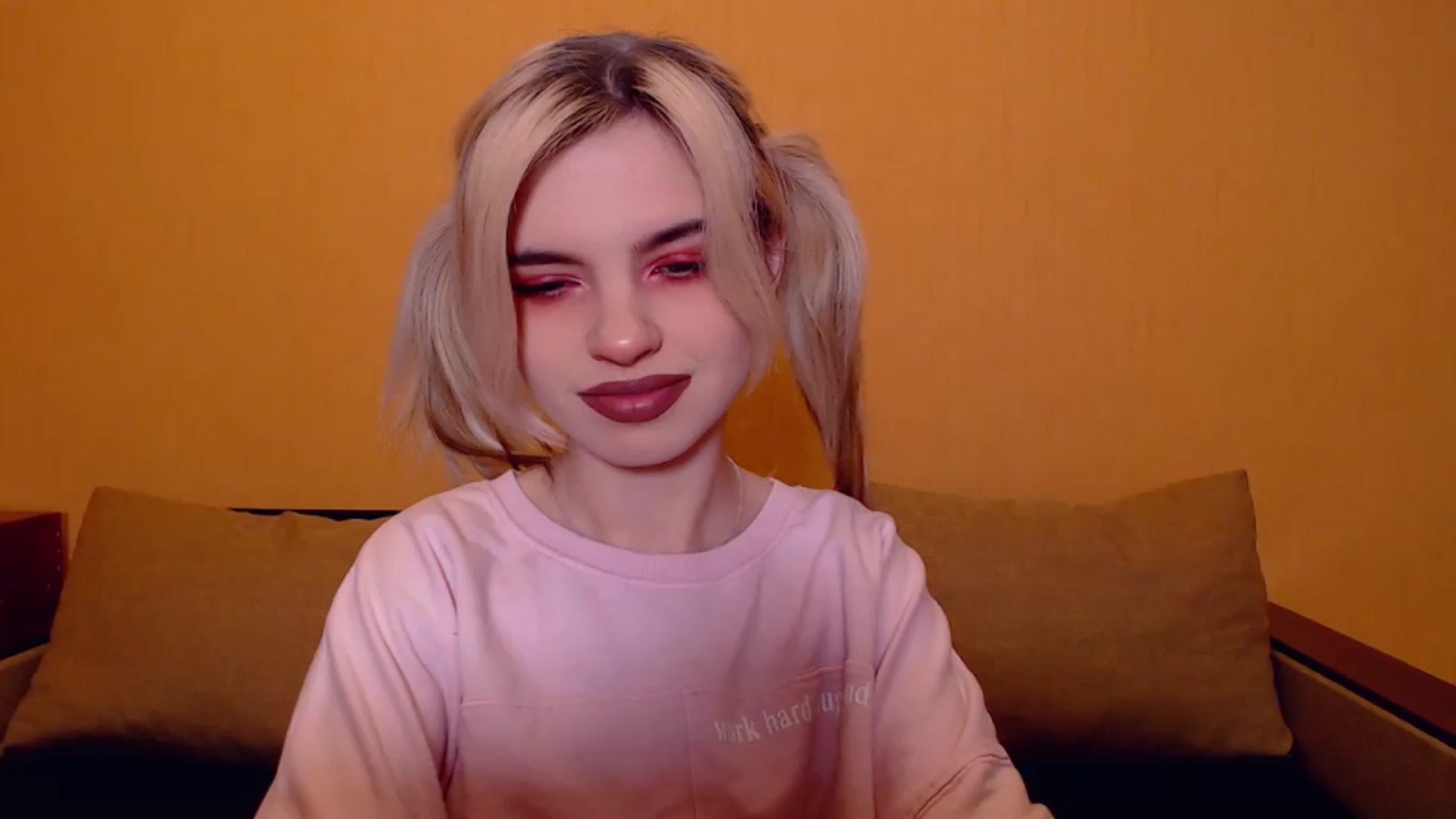 Gallery image thumbnail from Erineys's myfreecams stream on, 11/19/2023, 16:36 image 1 of 20