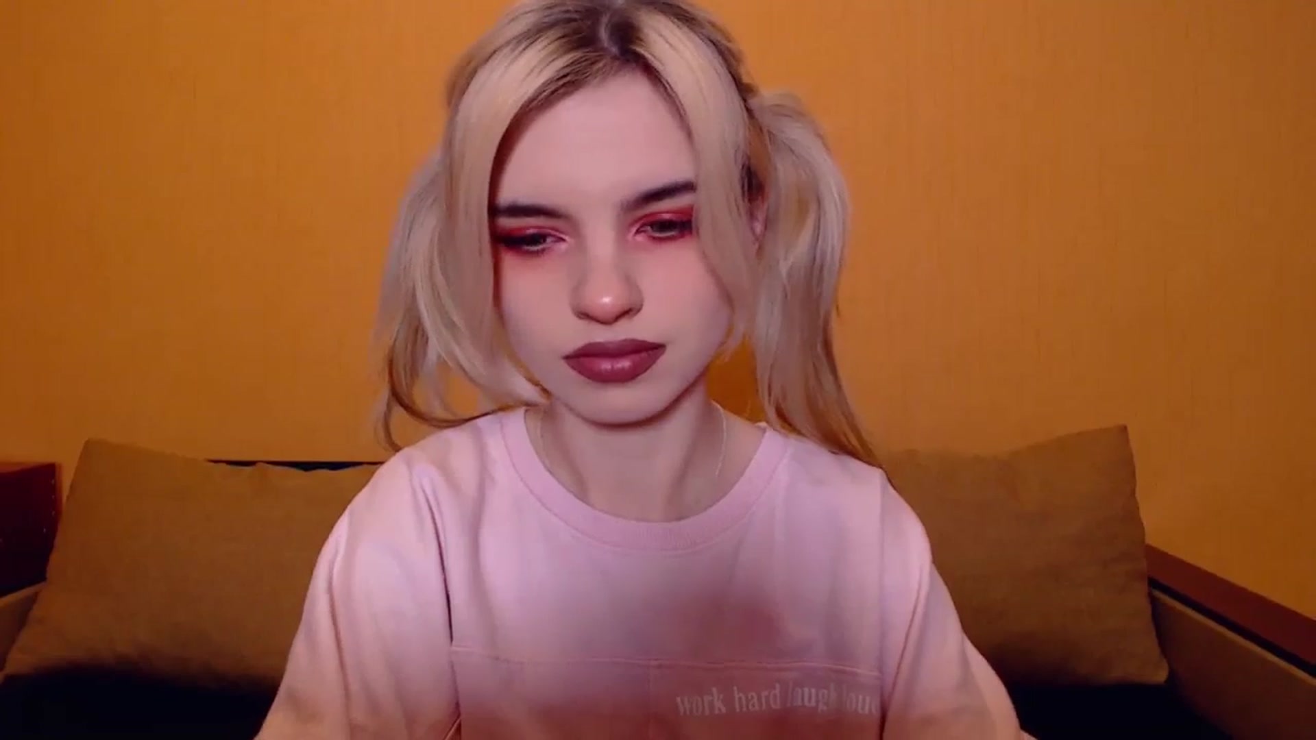 Gallery image thumbnail from Erineys's myfreecams stream on, 11/19/2023, 16:36 image 6 of 20