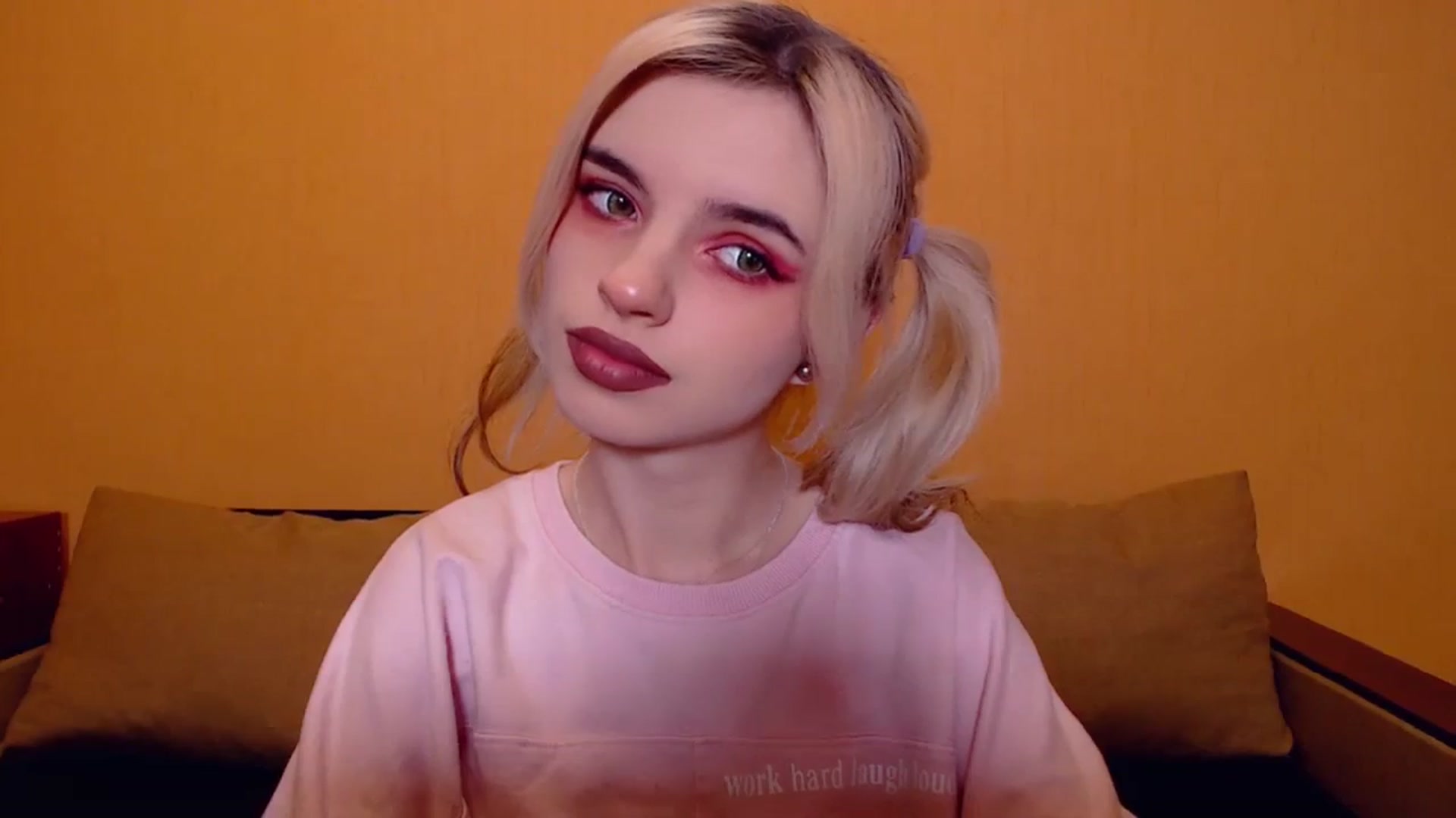 Gallery image thumbnail from Erineys's myfreecams stream on, 11/19/2023, 16:36 image 10 of 20