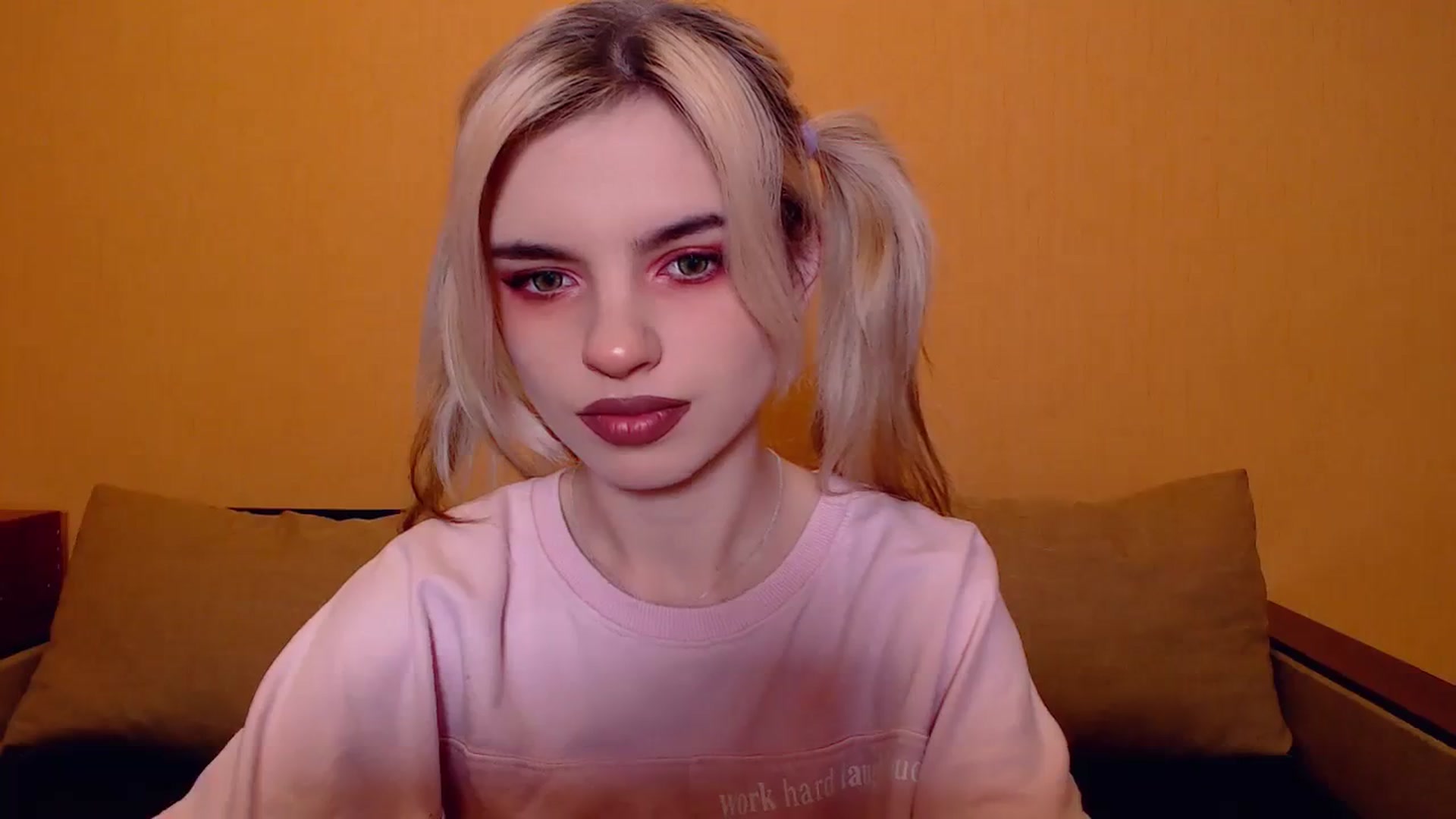 Gallery image thumbnail from Erineys's myfreecams stream on, 11/19/2023, 16:36 image 13 of 20