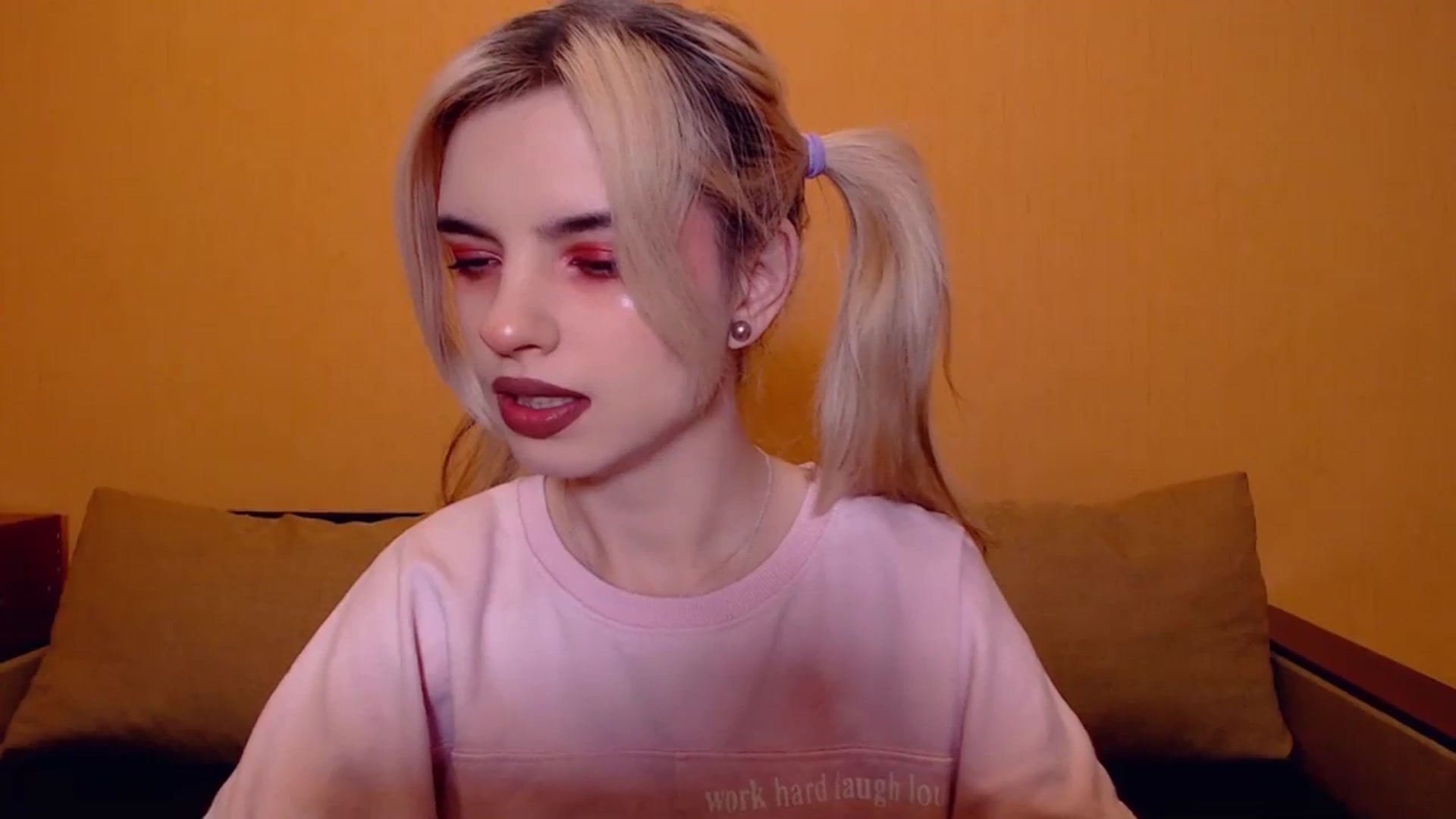 Gallery image thumbnail from Erineys's myfreecams stream on, 11/19/2023, 16:36 image 16 of 20