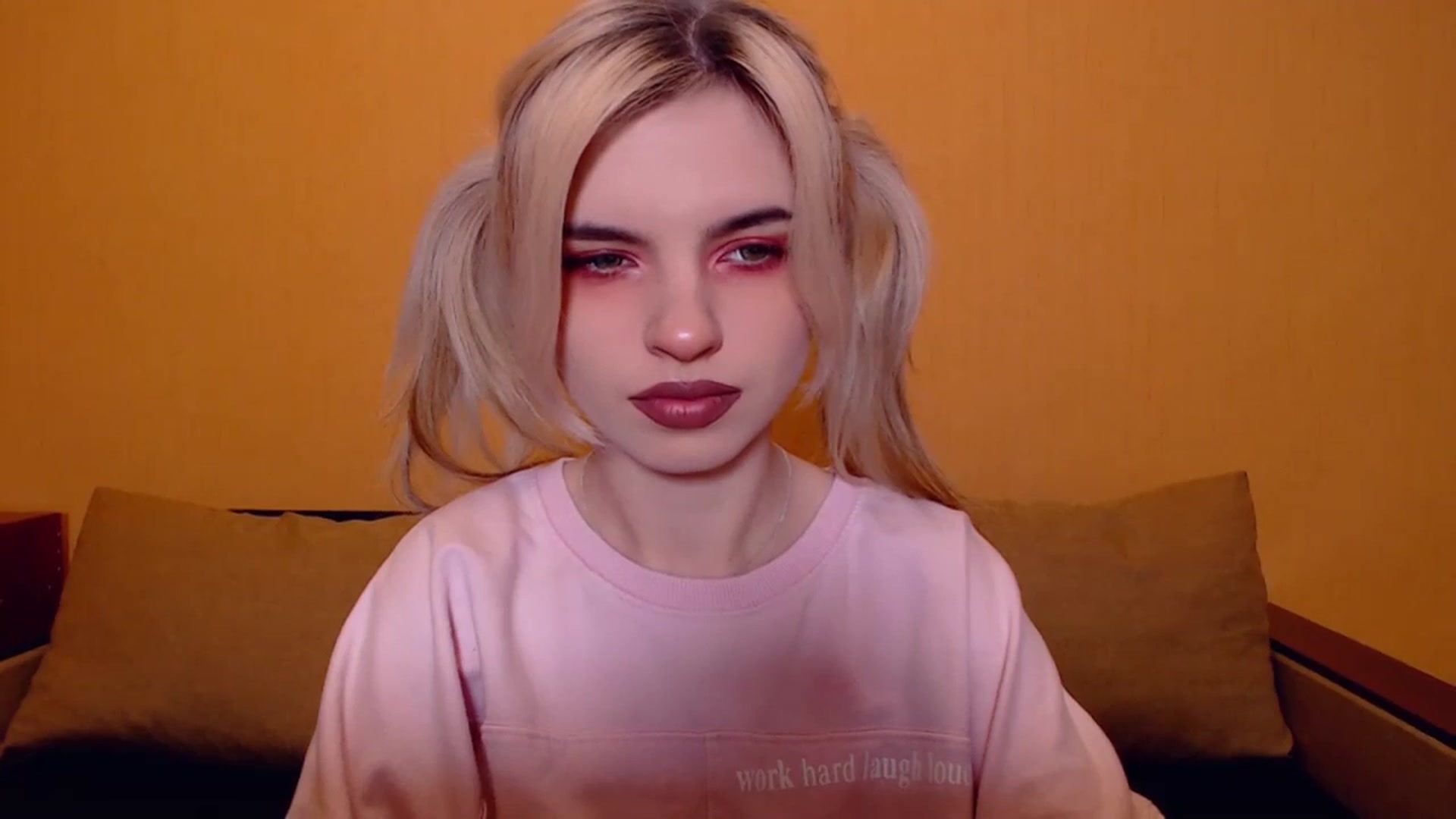 Gallery image thumbnail from Erineys's myfreecams stream on, 11/19/2023, 16:36 image 7 of 20
