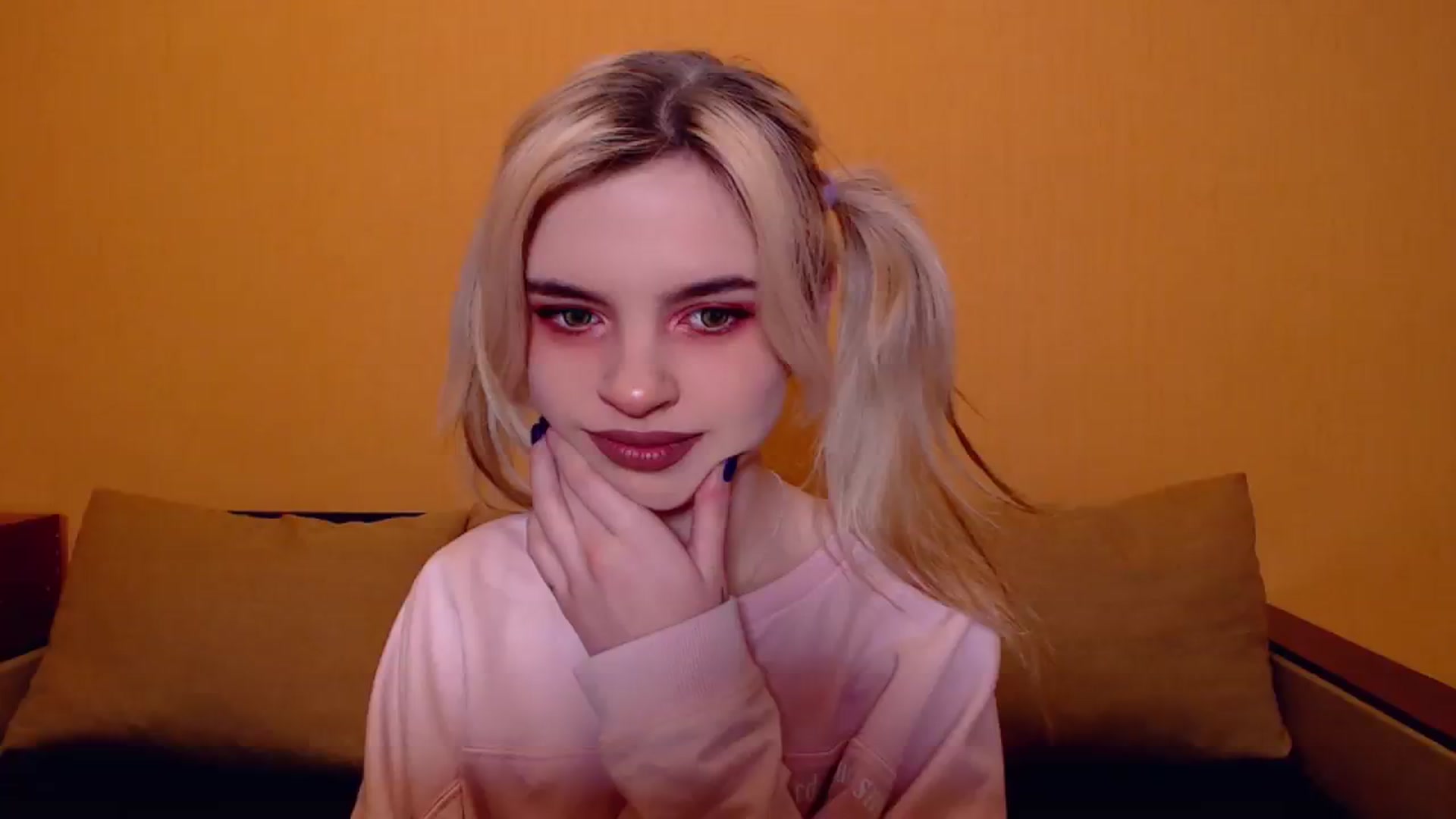 Gallery image thumbnail from Erineys's myfreecams stream on, 11/19/2023, 16:36 image 19 of 20