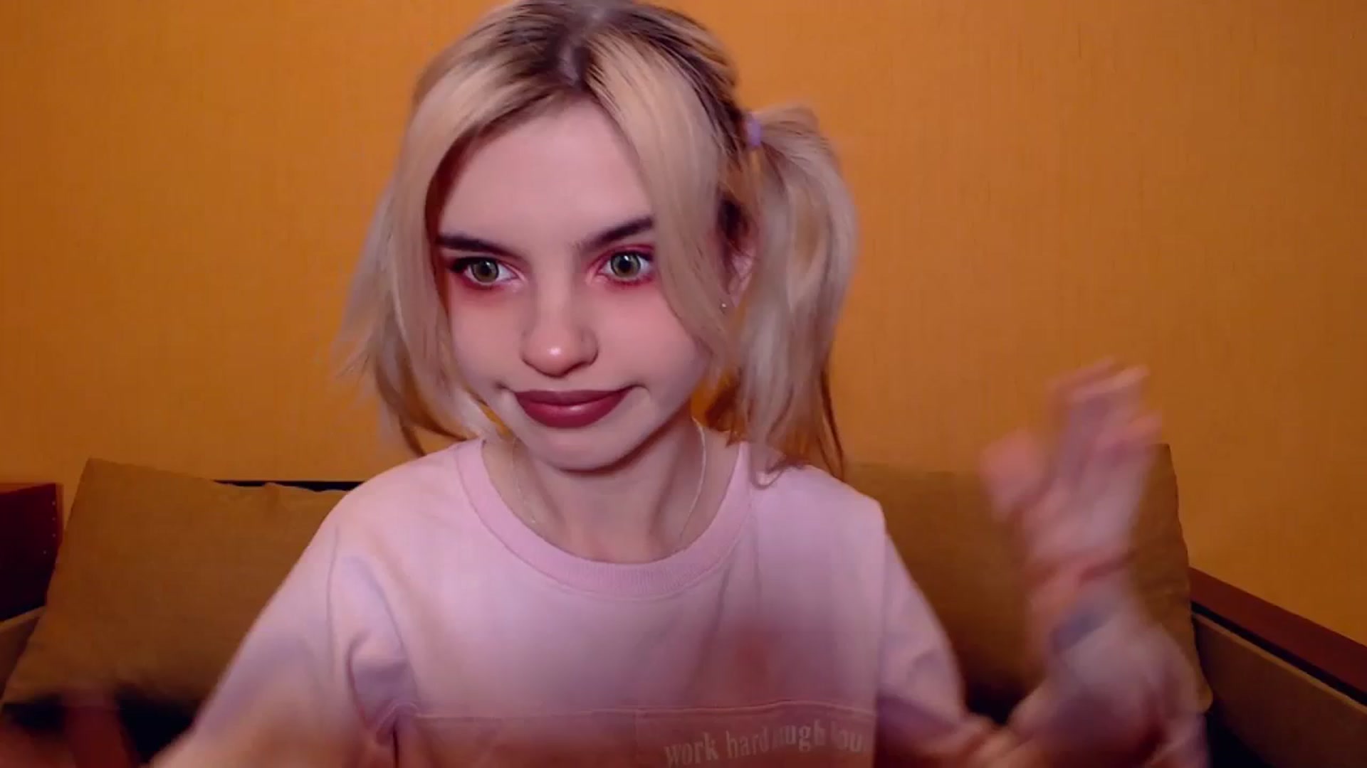 Gallery image thumbnail from Erineys's myfreecams stream on, 11/19/2023, 16:36 image 18 of 20