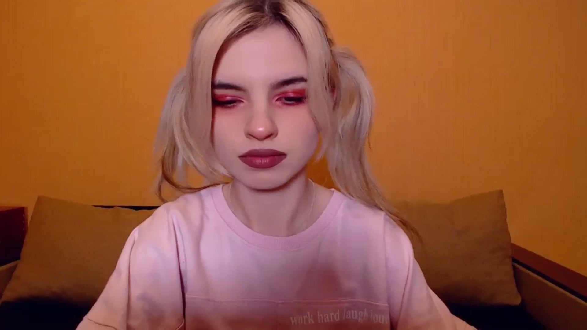 Gallery image thumbnail from Erineys's myfreecams stream on, 11/19/2023, 16:36 image 5 of 20