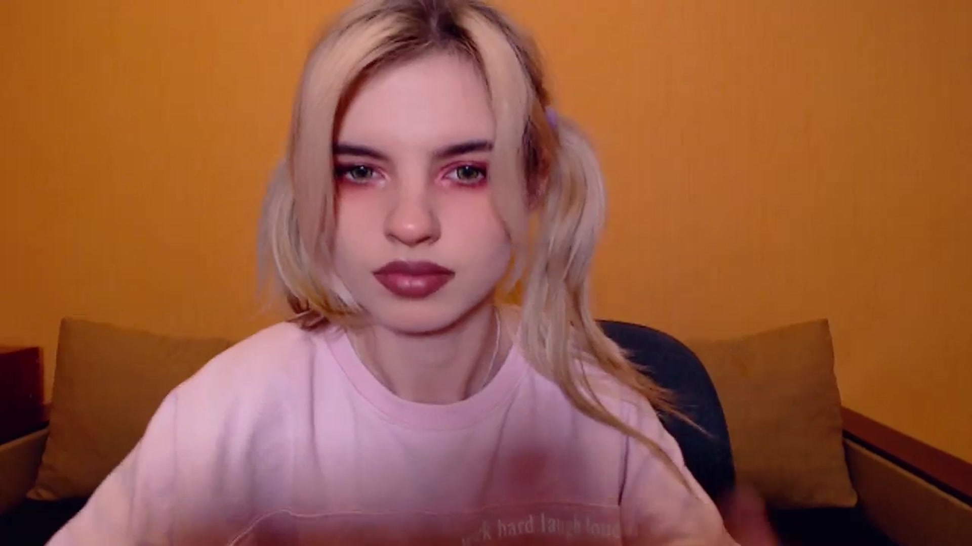 Gallery image thumbnail from Erineys's myfreecams stream on, 11/19/2023, 19:00 image 2 of 20