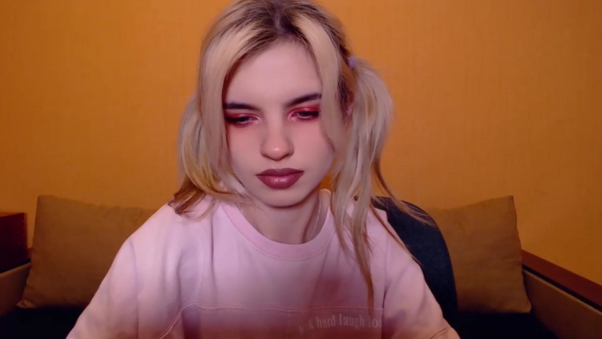 Gallery image thumbnail from Erineys's myfreecams stream on, 11/19/2023, 19:00 image 1 of 20