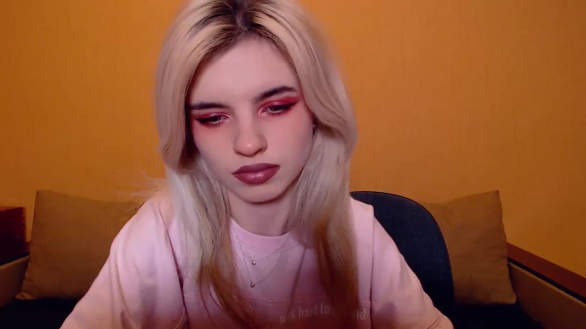 Gallery image thumbnail from Erineys's myfreecams stream on, 11/19/2023, 19:00 image 14 of 20