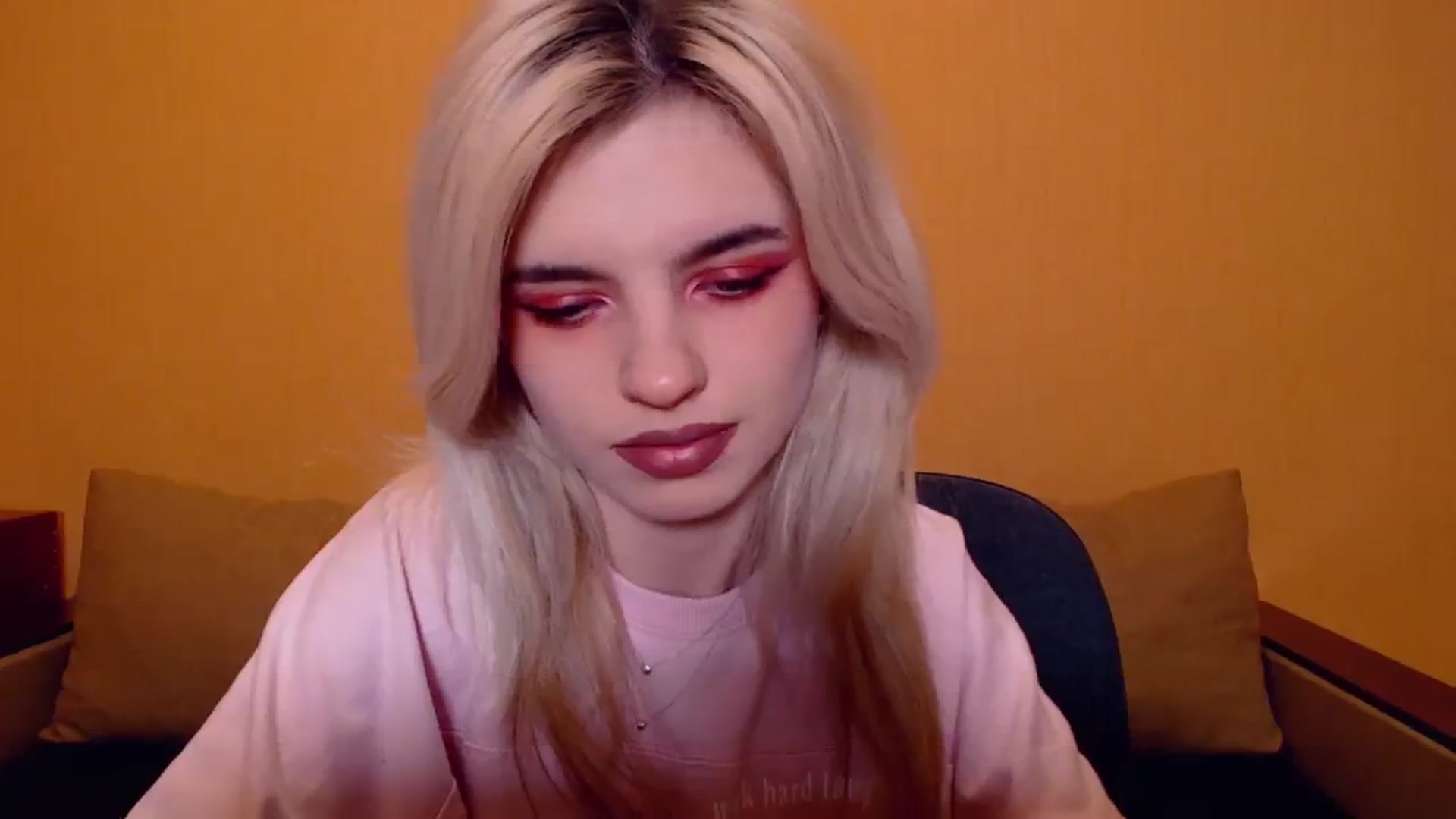 Gallery image thumbnail from Erineys's myfreecams stream on, 11/19/2023, 19:00 image 16 of 20