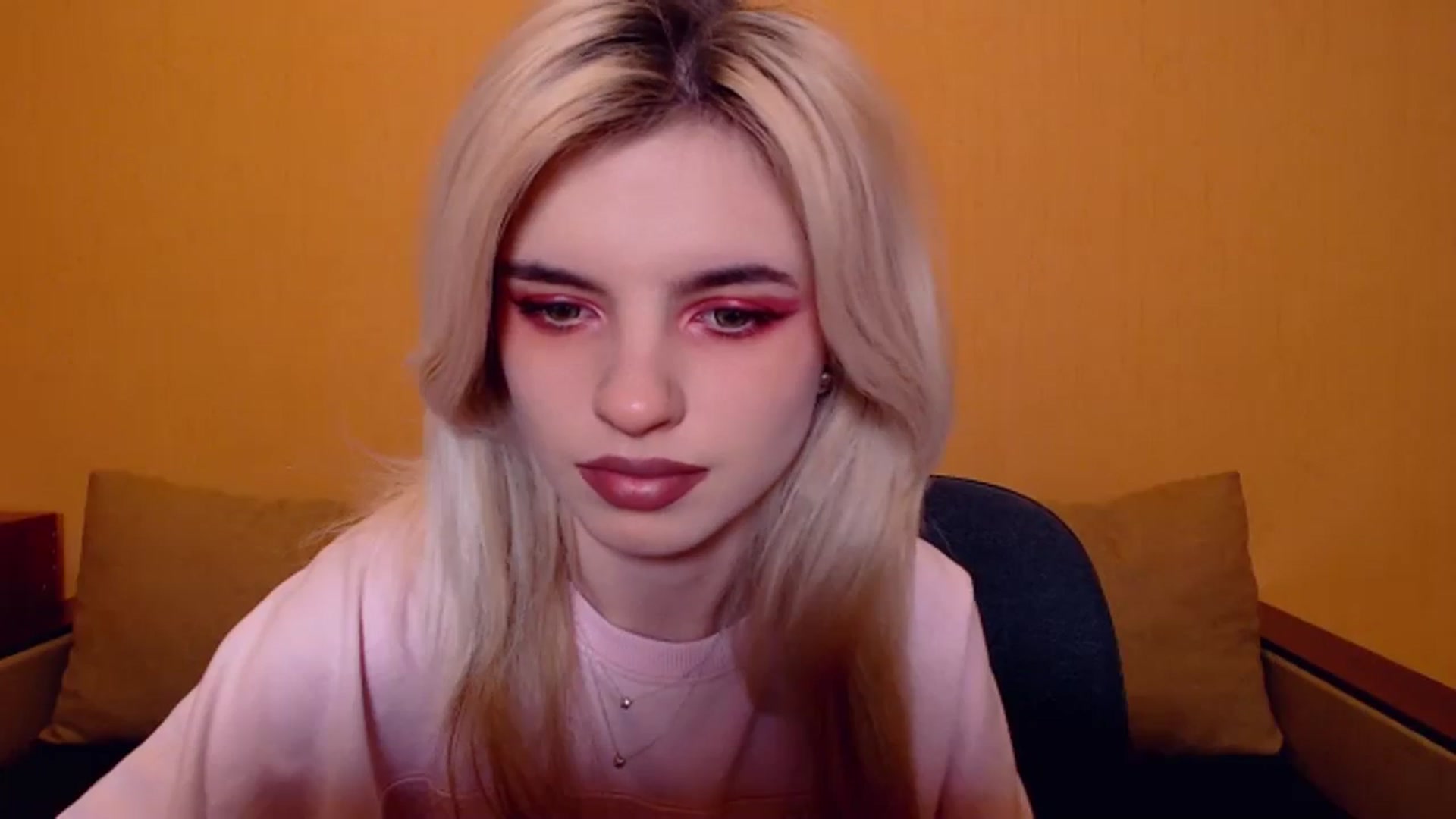 Gallery image thumbnail from Erineys's myfreecams stream on, 11/19/2023, 19:00 image 15 of 20