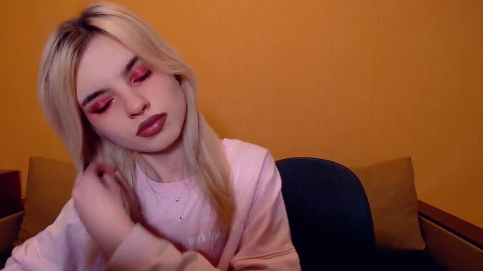 Gallery image thumbnail from Erineys's myfreecams stream on, 11/19/2023, 19:00 image 11 of 20