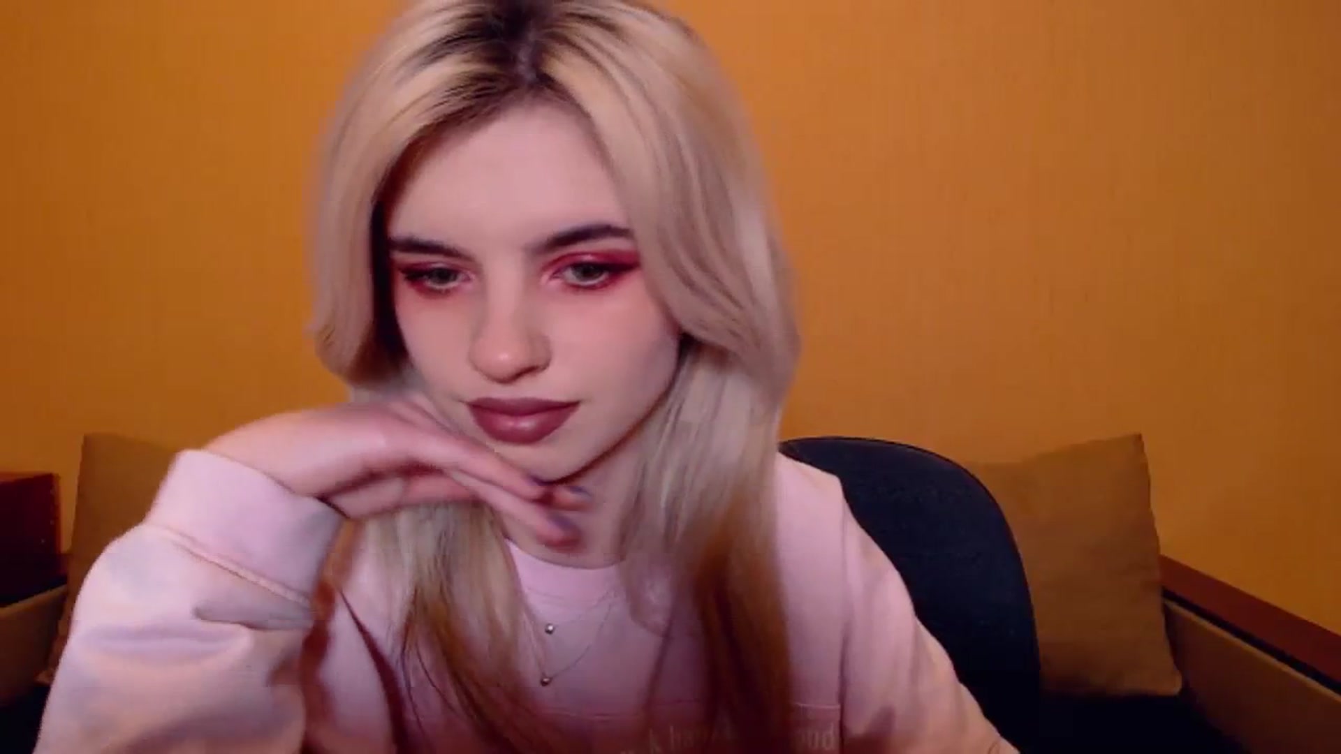 Gallery image thumbnail from Erineys's myfreecams stream on, 11/19/2023, 19:00 image 17 of 20