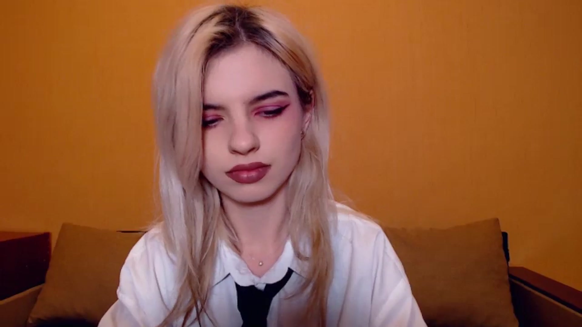 Gallery image thumbnail from Erineys's myfreecams stream on, 11/20/2023, 15:14 image 11 of 20