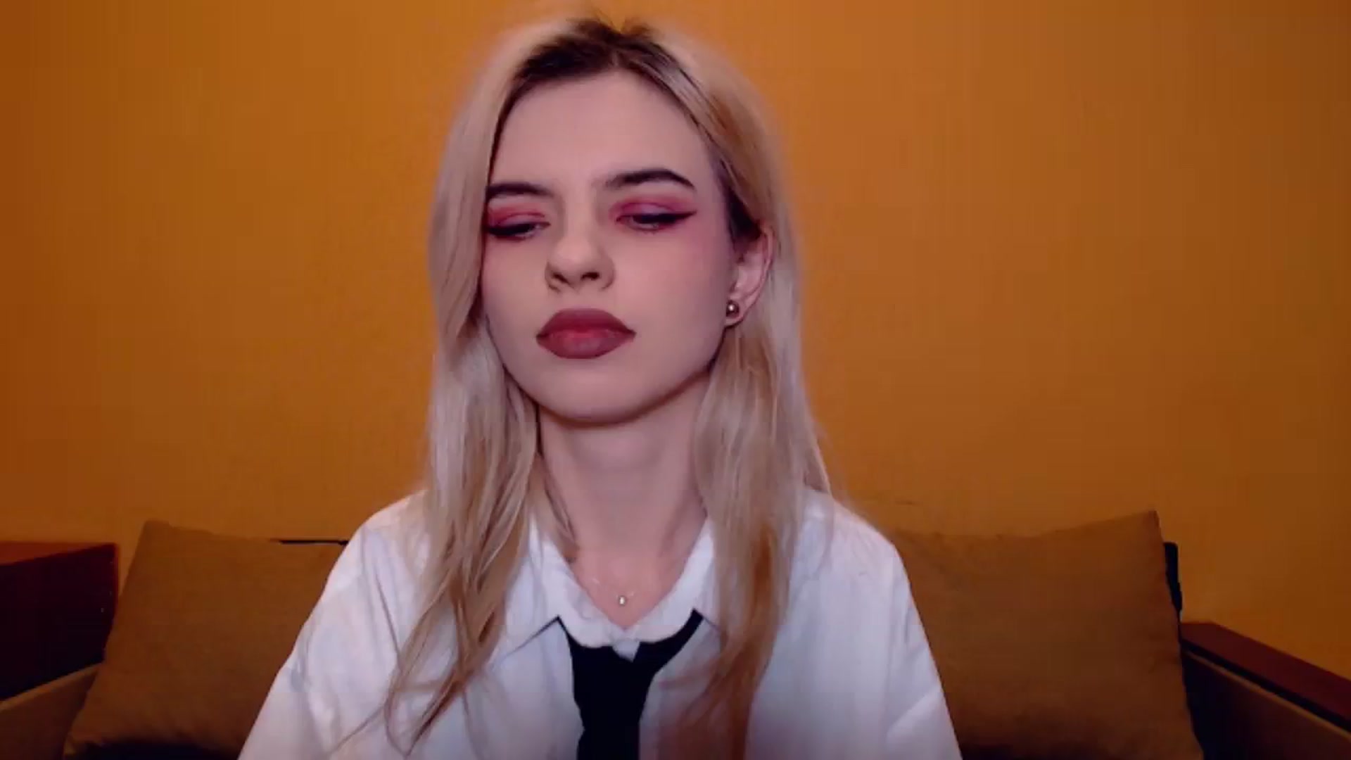 Gallery image thumbnail from Erineys's myfreecams stream on, 11/20/2023, 15:14 image 1 of 20