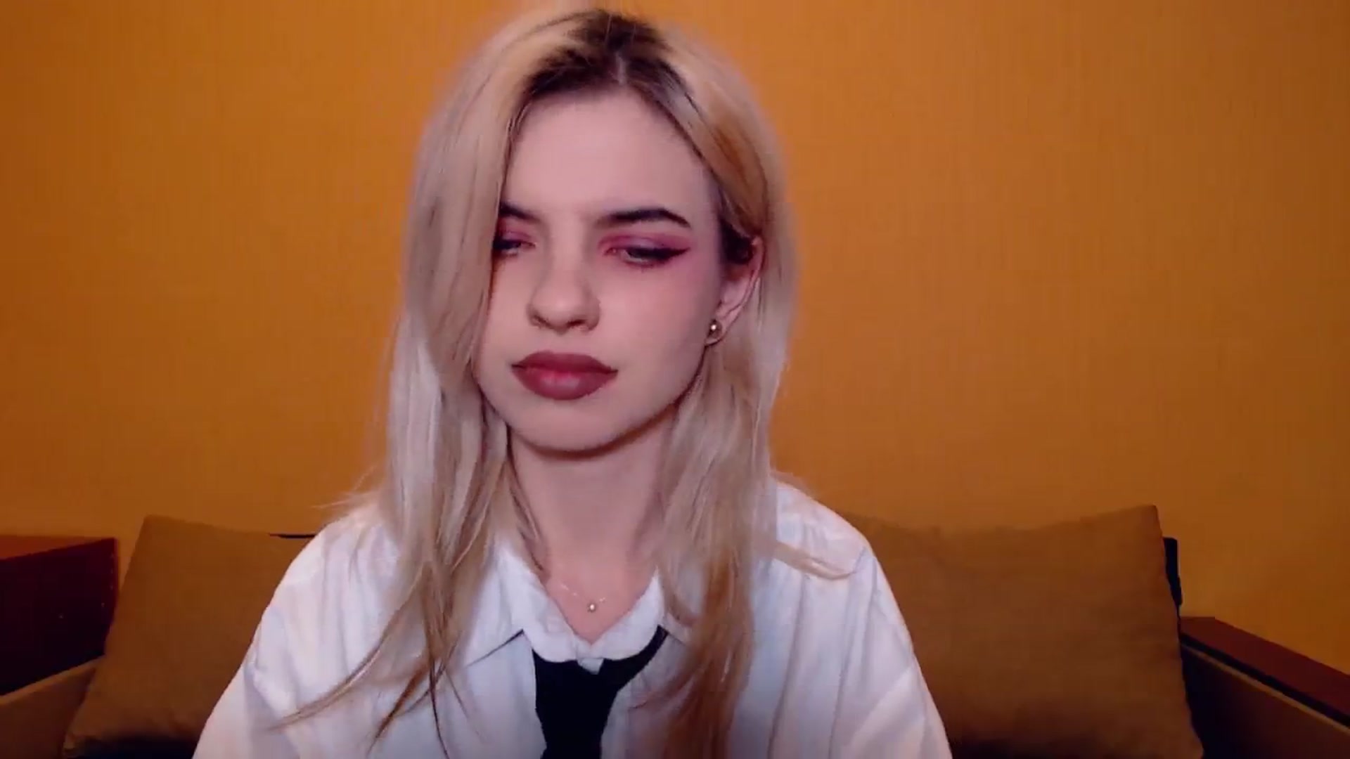 Gallery image thumbnail from Erineys's myfreecams stream on, 11/20/2023, 15:14 image 13 of 20