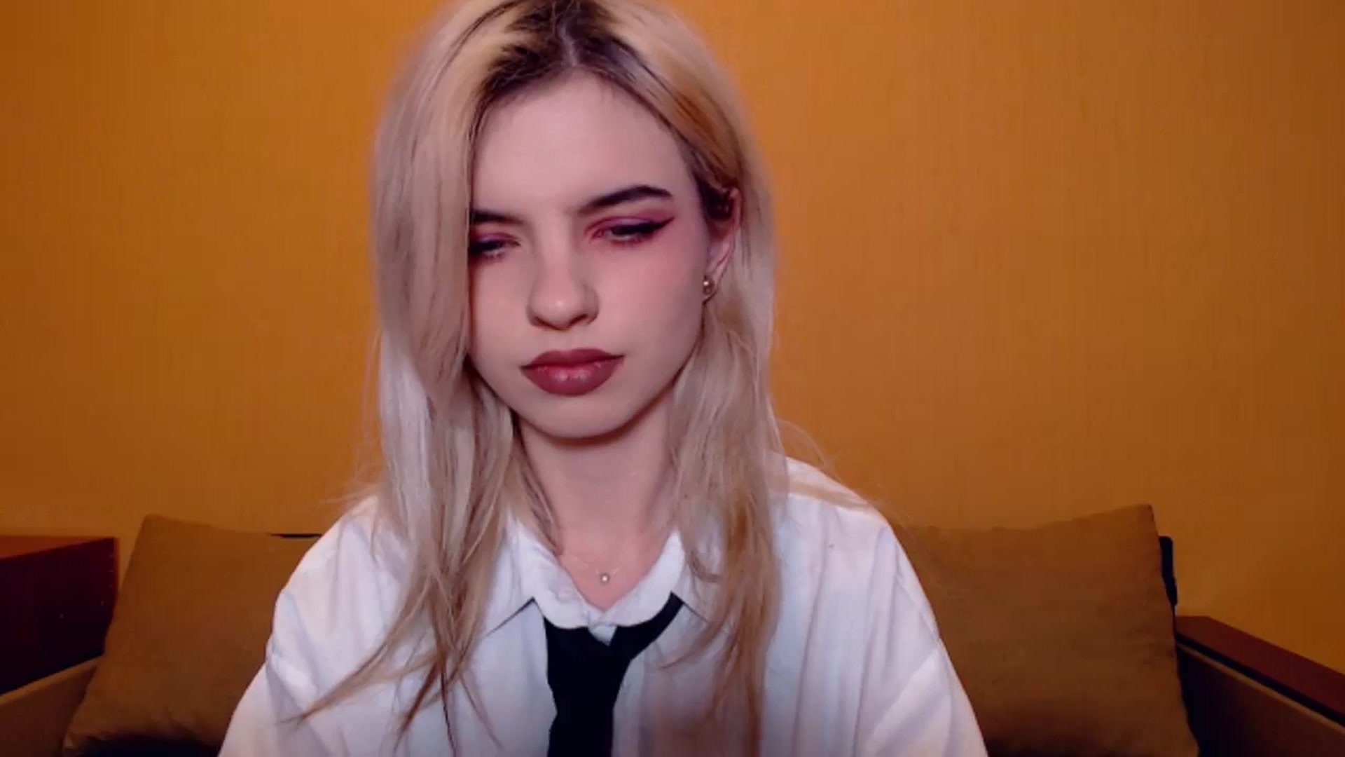Gallery image thumbnail from Erineys's myfreecams stream on, 11/20/2023, 15:14 image 12 of 20