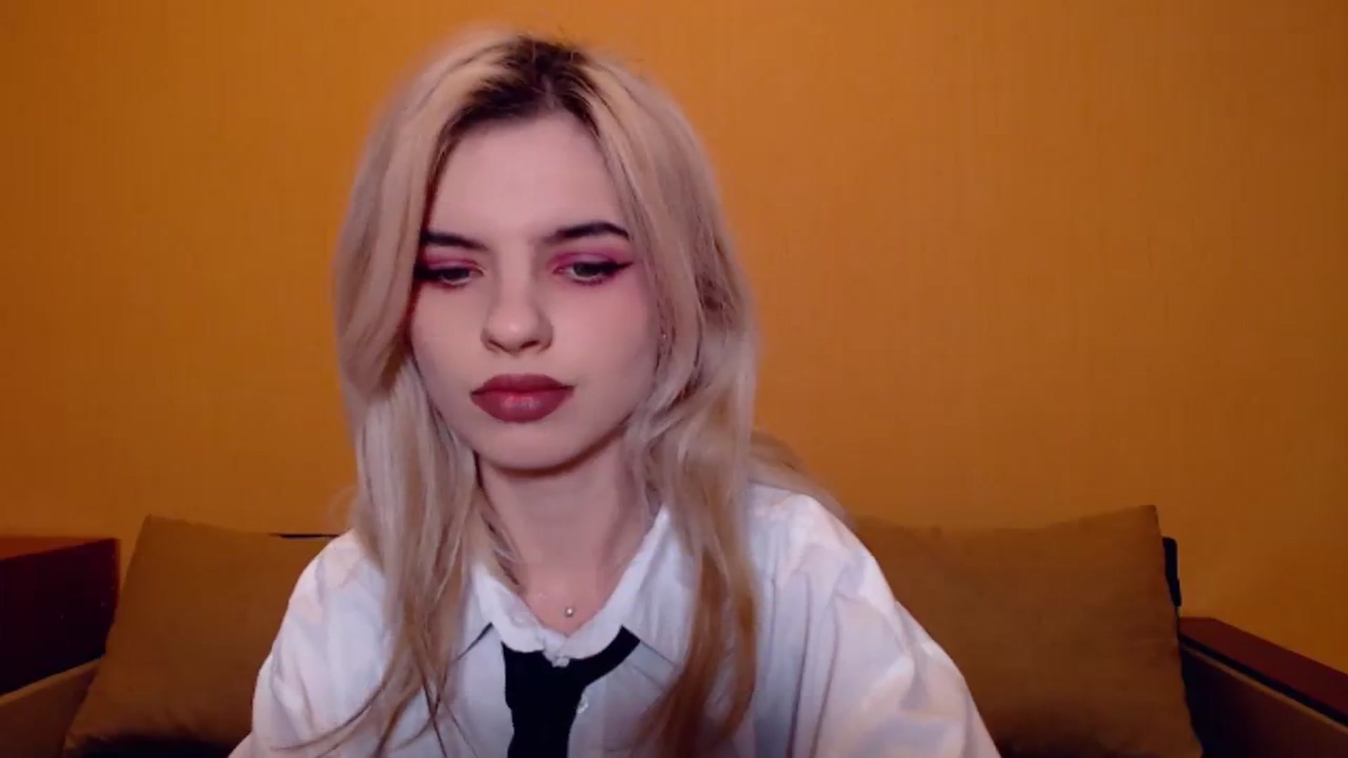 Gallery image thumbnail from Erineys's myfreecams stream on, 11/20/2023, 15:14 image 16 of 20