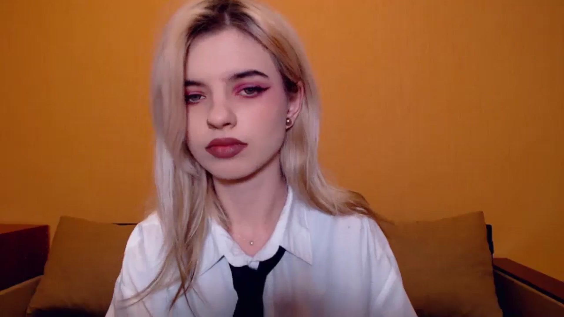 Gallery image thumbnail from Erineys's myfreecams stream on, 11/20/2023, 15:14 image 8 of 20