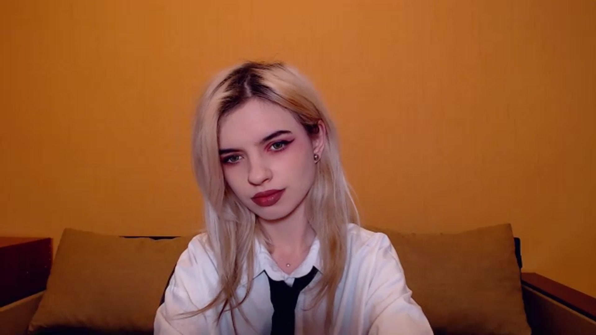 Gallery image thumbnail from Erineys's myfreecams stream on, 11/20/2023, 15:14 image 6 of 20