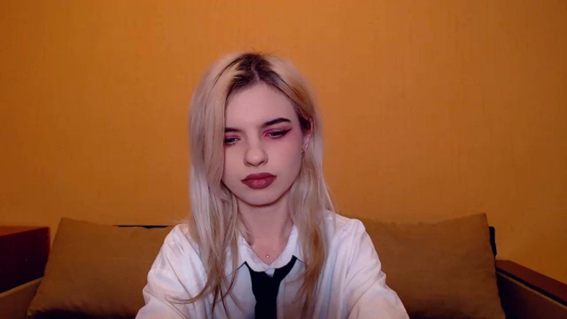 Gallery image thumbnail from Erineys's myfreecams stream on, 11/20/2023, 15:14 image 4 of 20