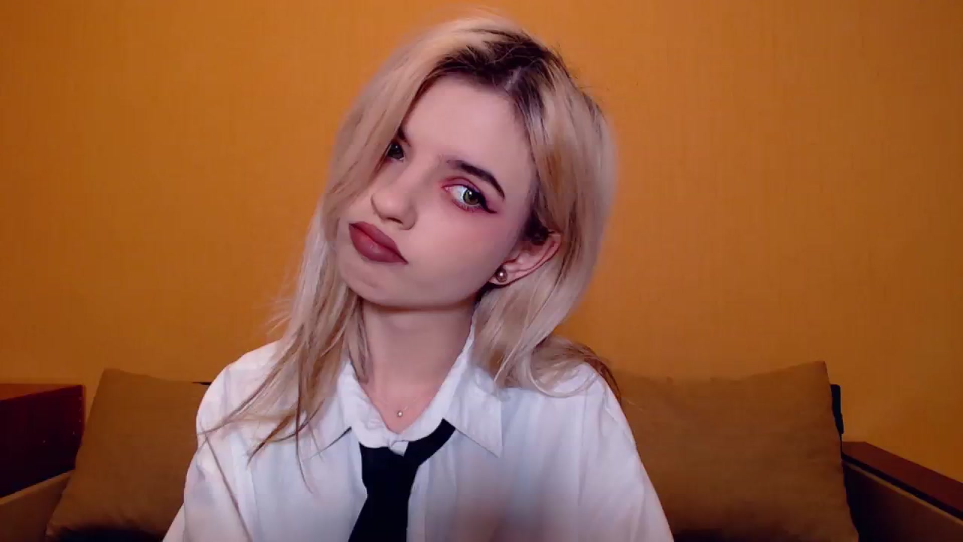 Gallery image thumbnail from Erineys's myfreecams stream on, 11/20/2023, 15:14 image 7 of 20